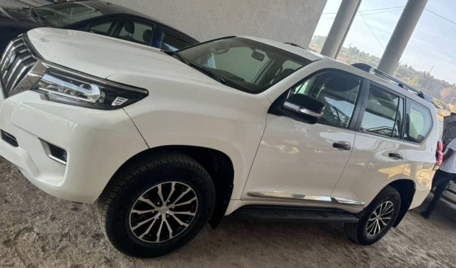 2018 Toyota Land-cruiser Prado — photo 4