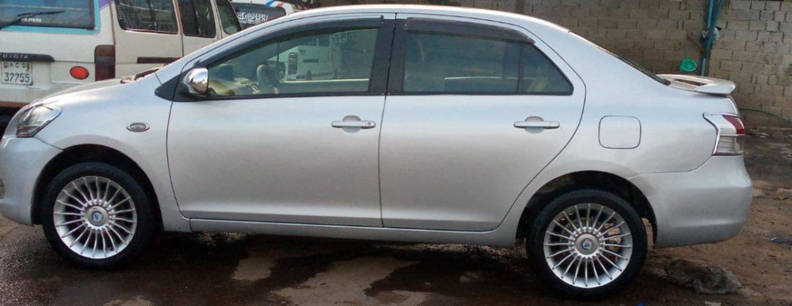2007 Toyota Yaris Belta — photo 2