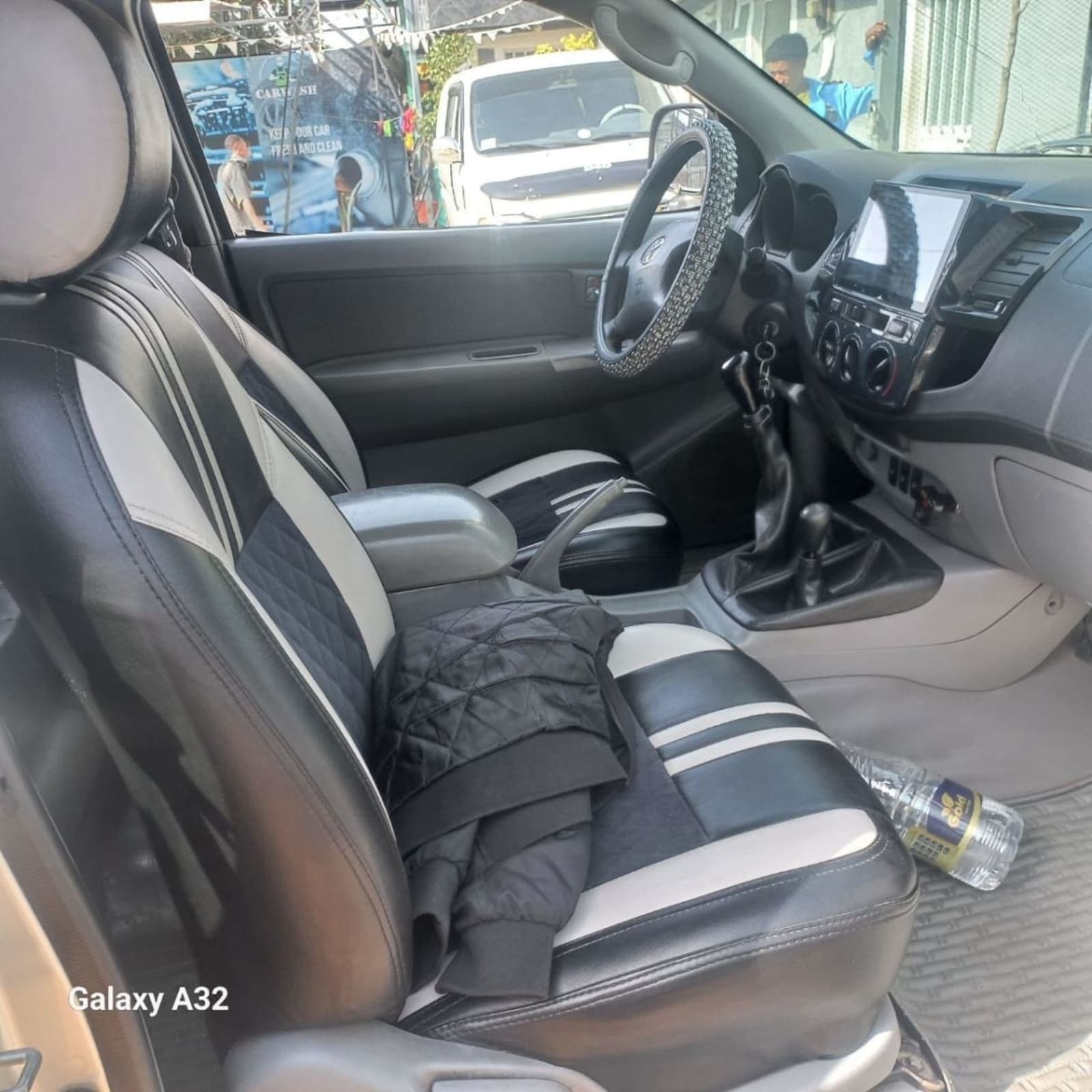 2010 Toyota Hilux/King Cab — photo 3