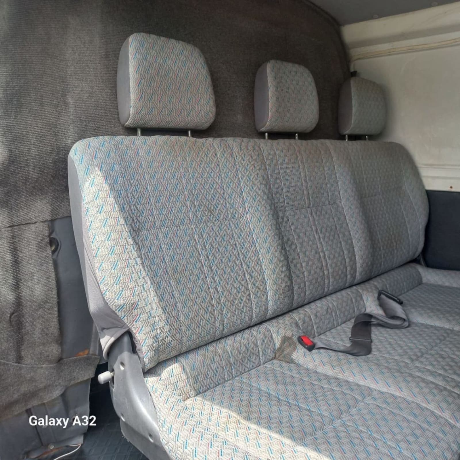 2005 Toyota D4D van — photo 3
