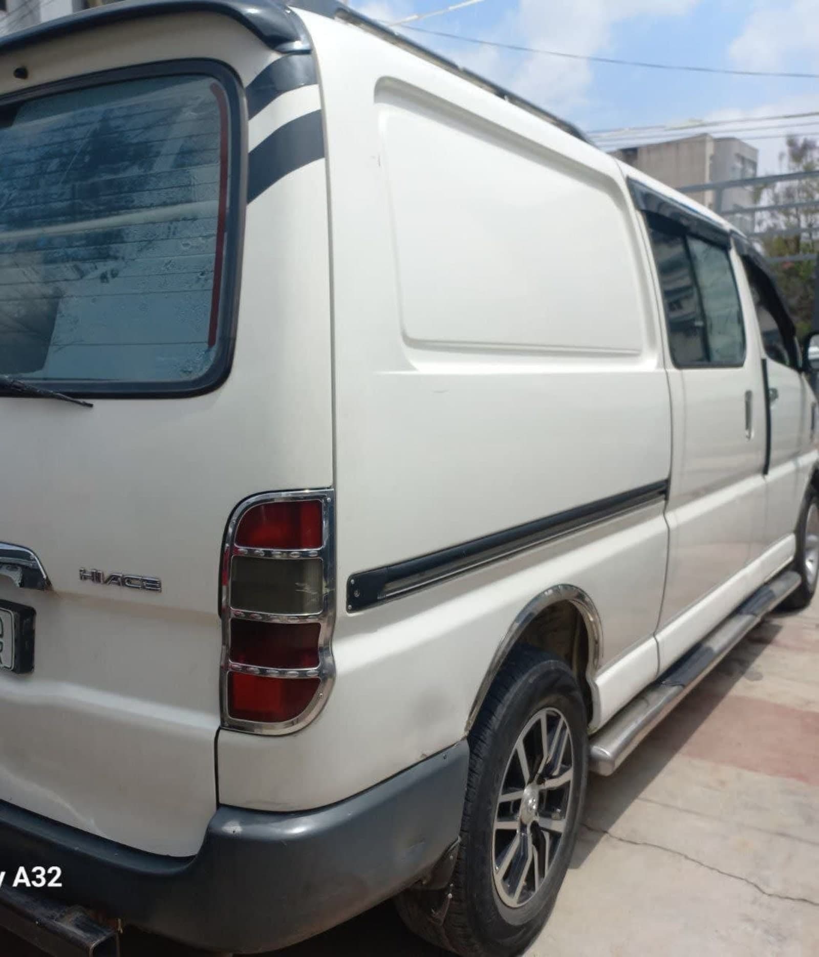 2005 Toyota D4D van — photo 7