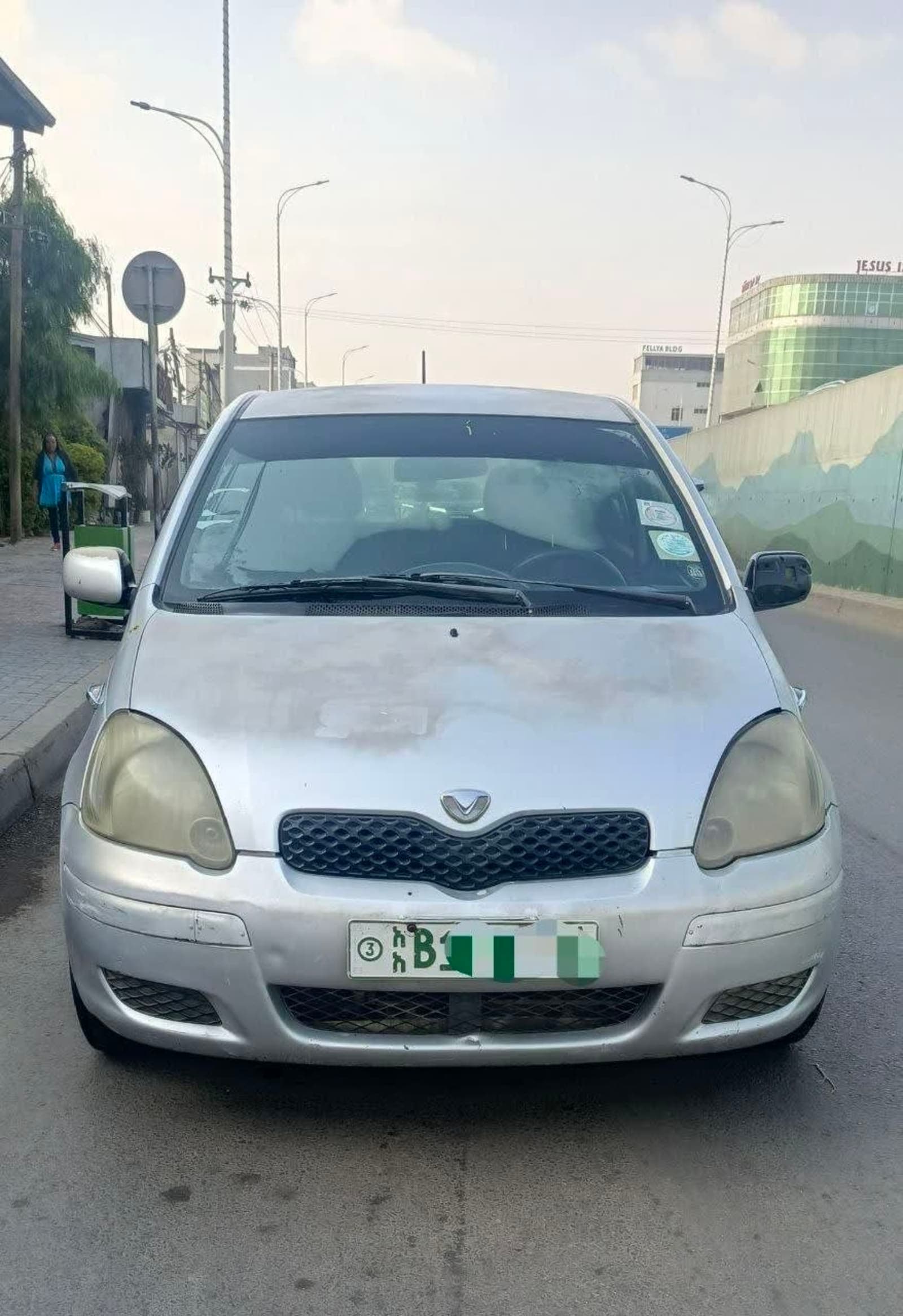 2004 Toyota Vitz — photo 2