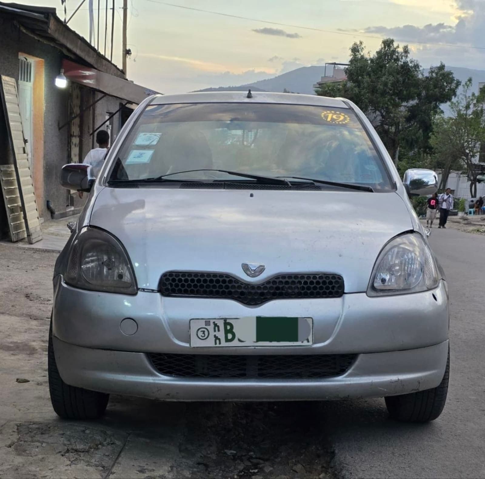2001 Toyota Vitz — photo 3