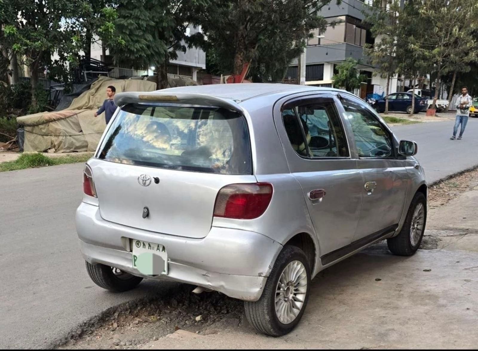 2001 Toyota Vitz — photo 4
