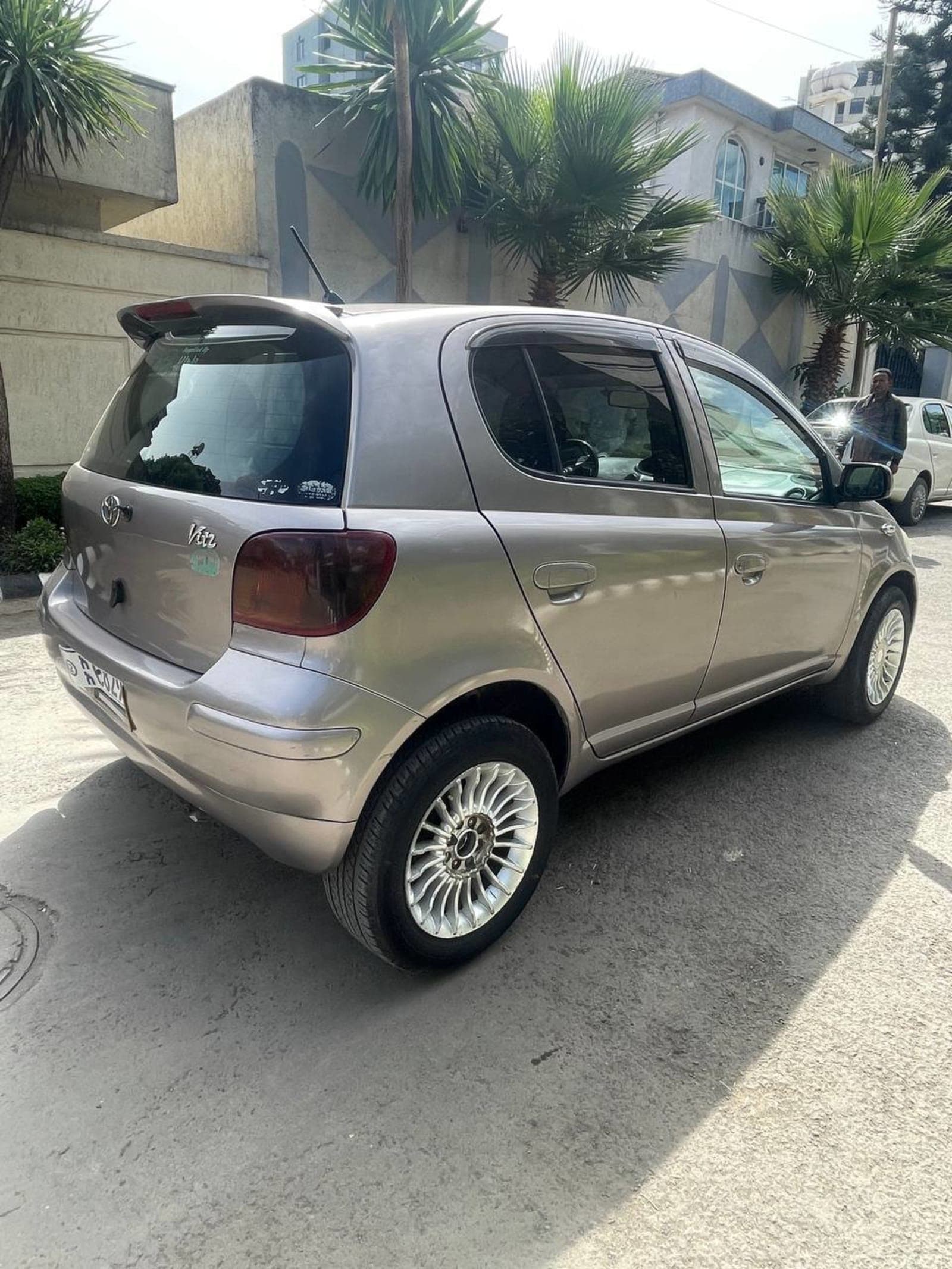 2004 Toyota Vitz — photo 2