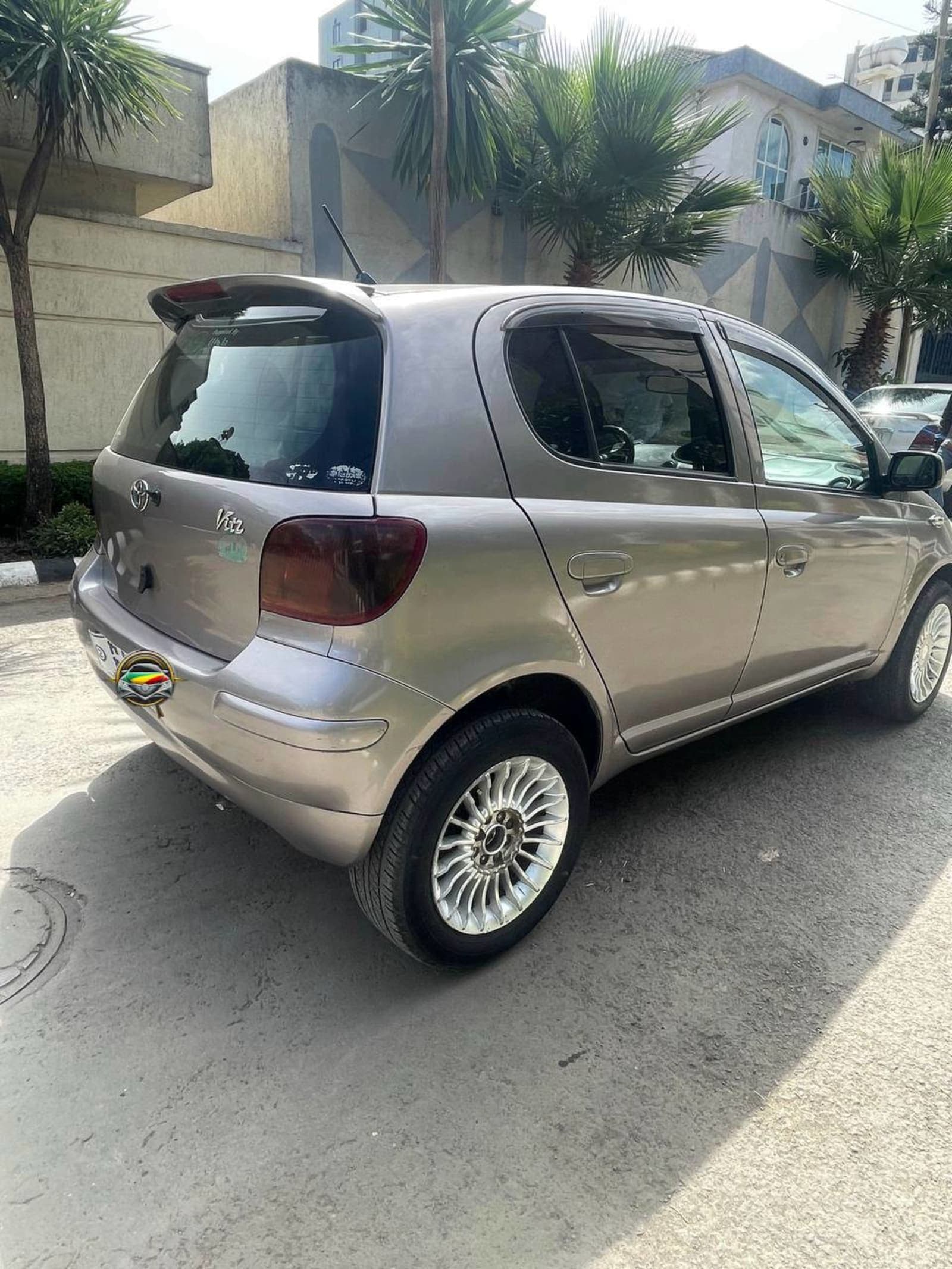 2004 Toyota Vitz — photo 4