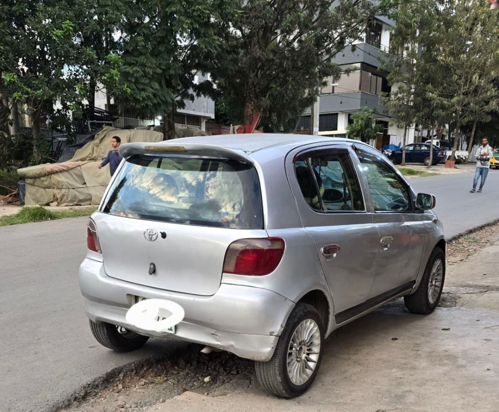 2001 Toyota Vitz — photo 2