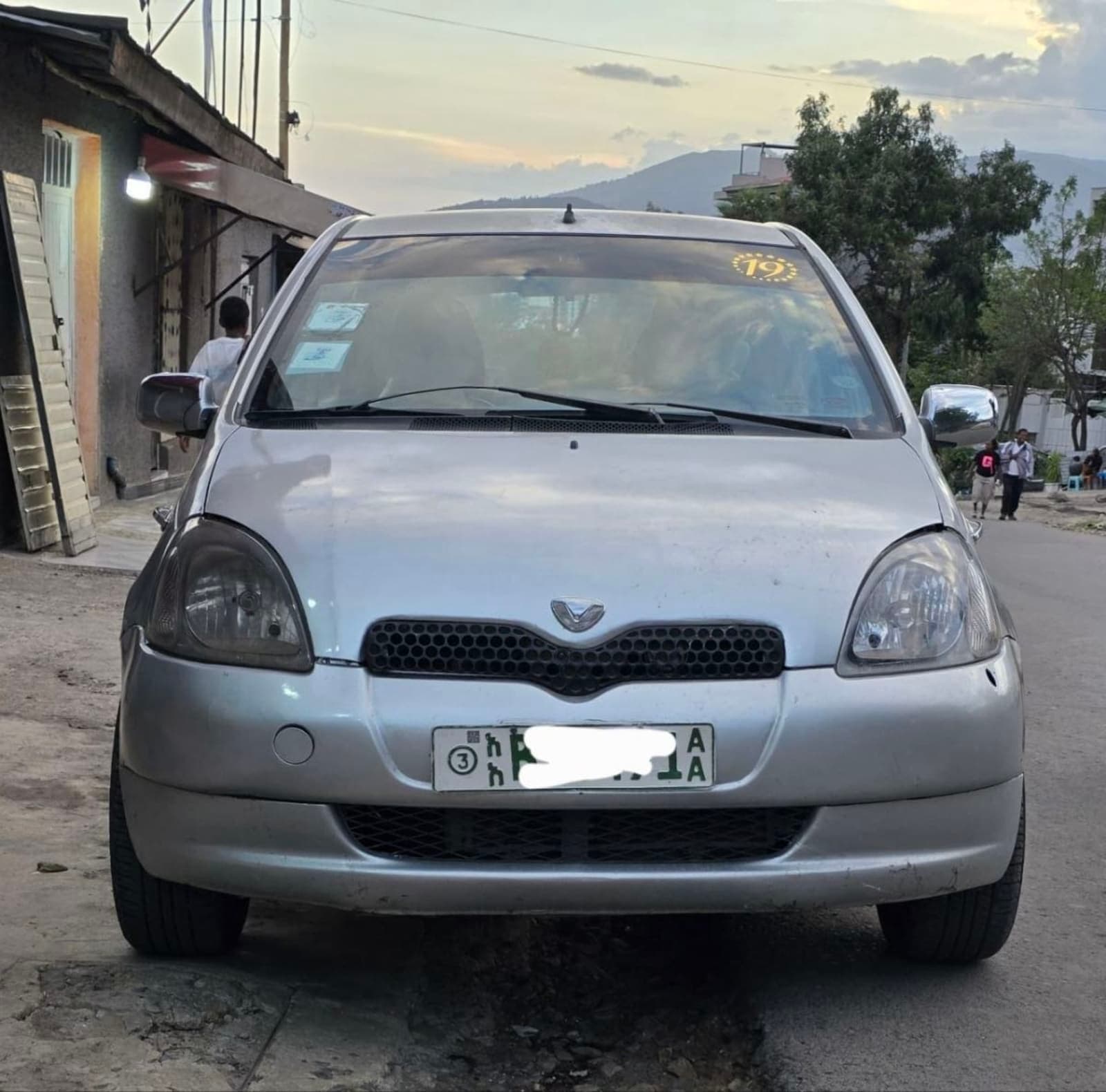 2001 Toyota Vitz — photo 3