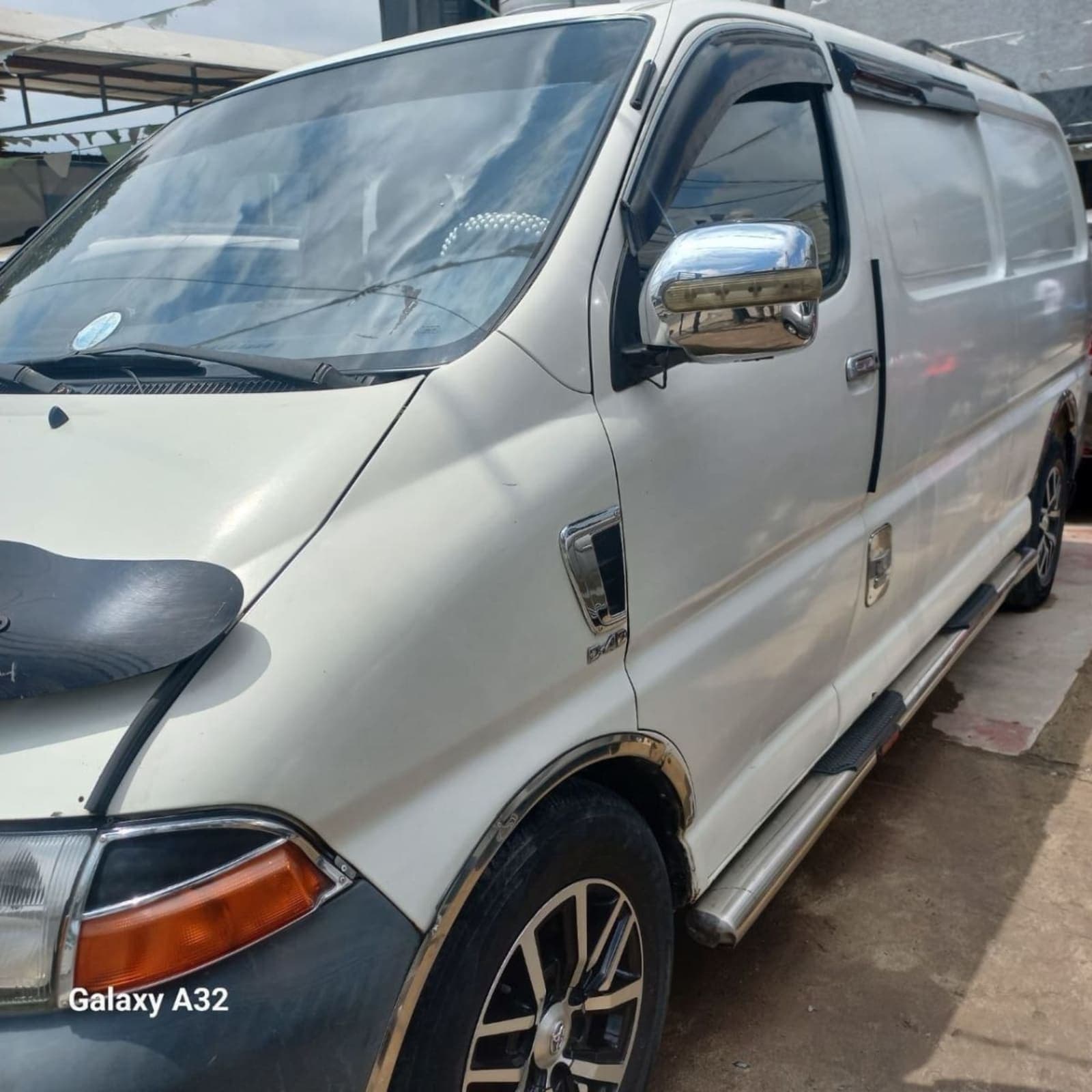 2004 Toyota D4D van — photo 3