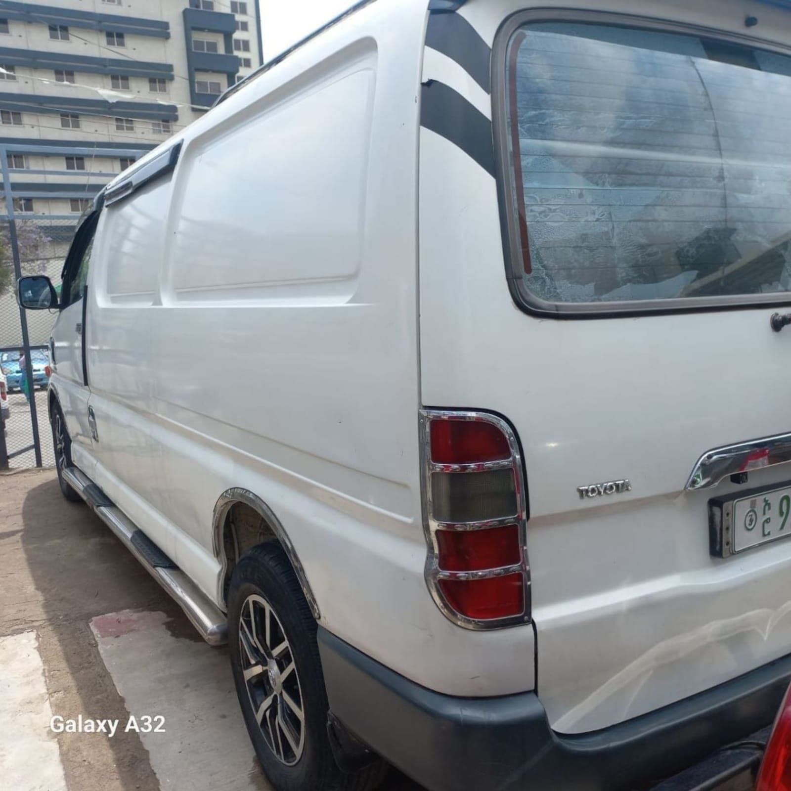 2004 Toyota D4D van — photo 6
