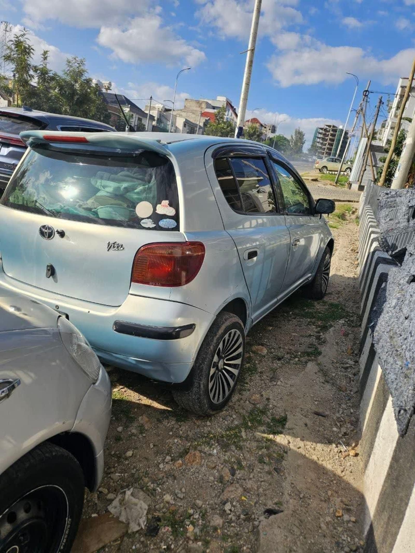 2004 Toyota Vitz — photo 2