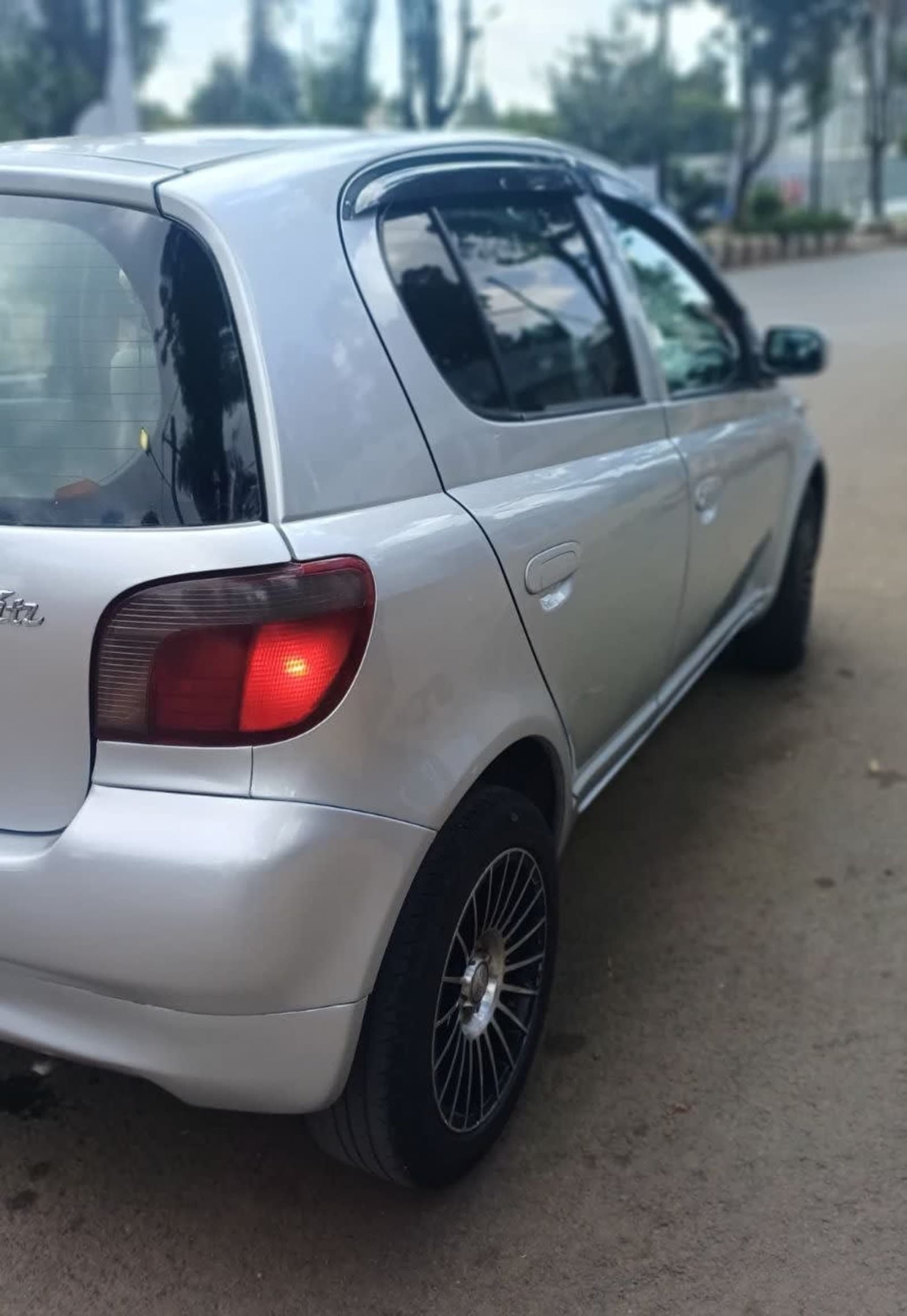 2001 Toyota Vitz — photo 3