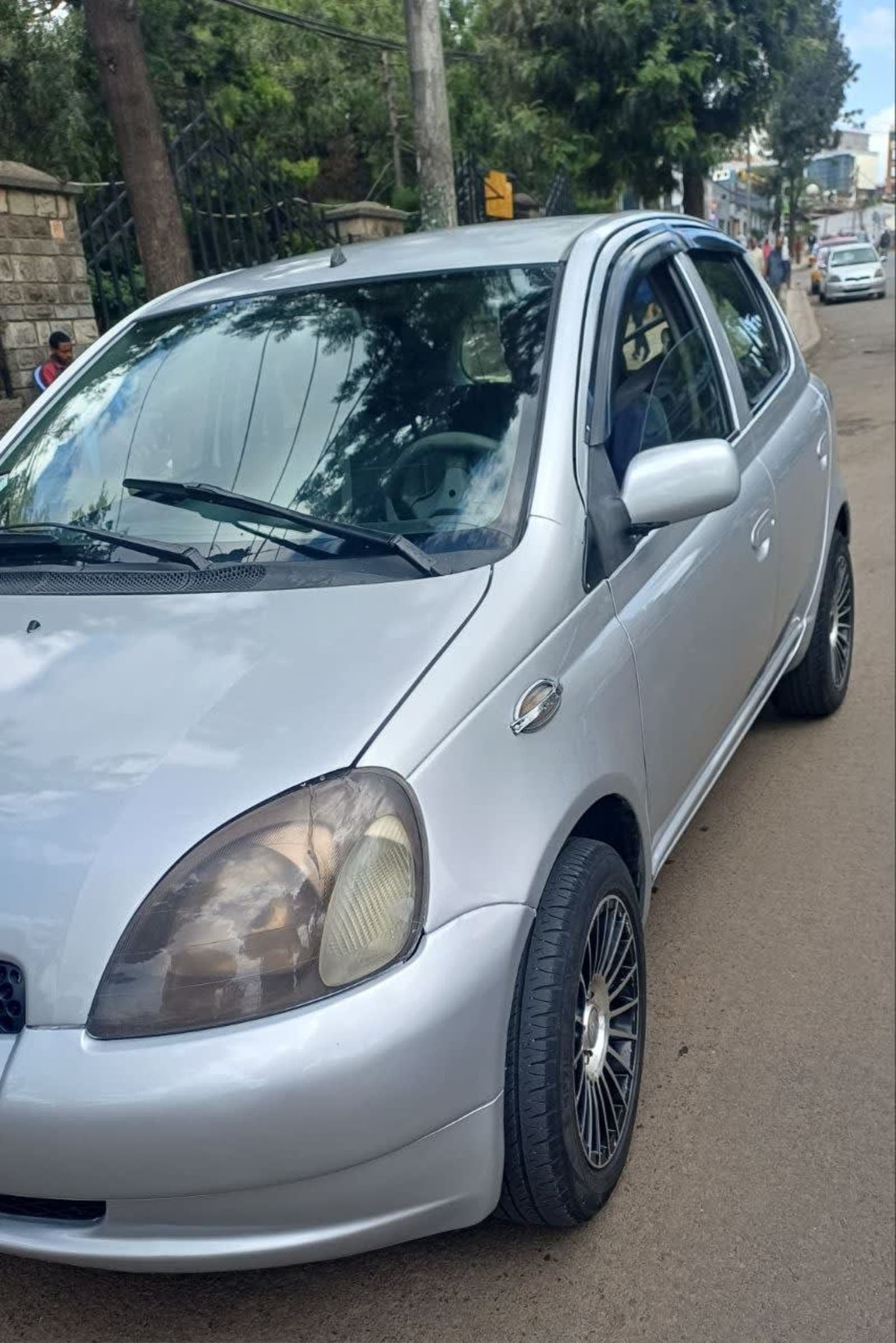 2001 Toyota Vitz — photo 4