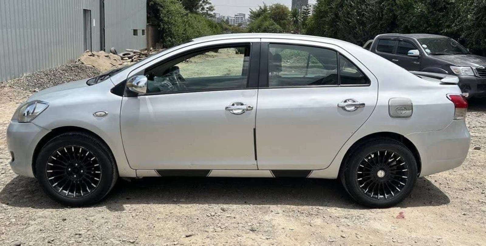 2008 Toyota Yaris Belta — photo 3