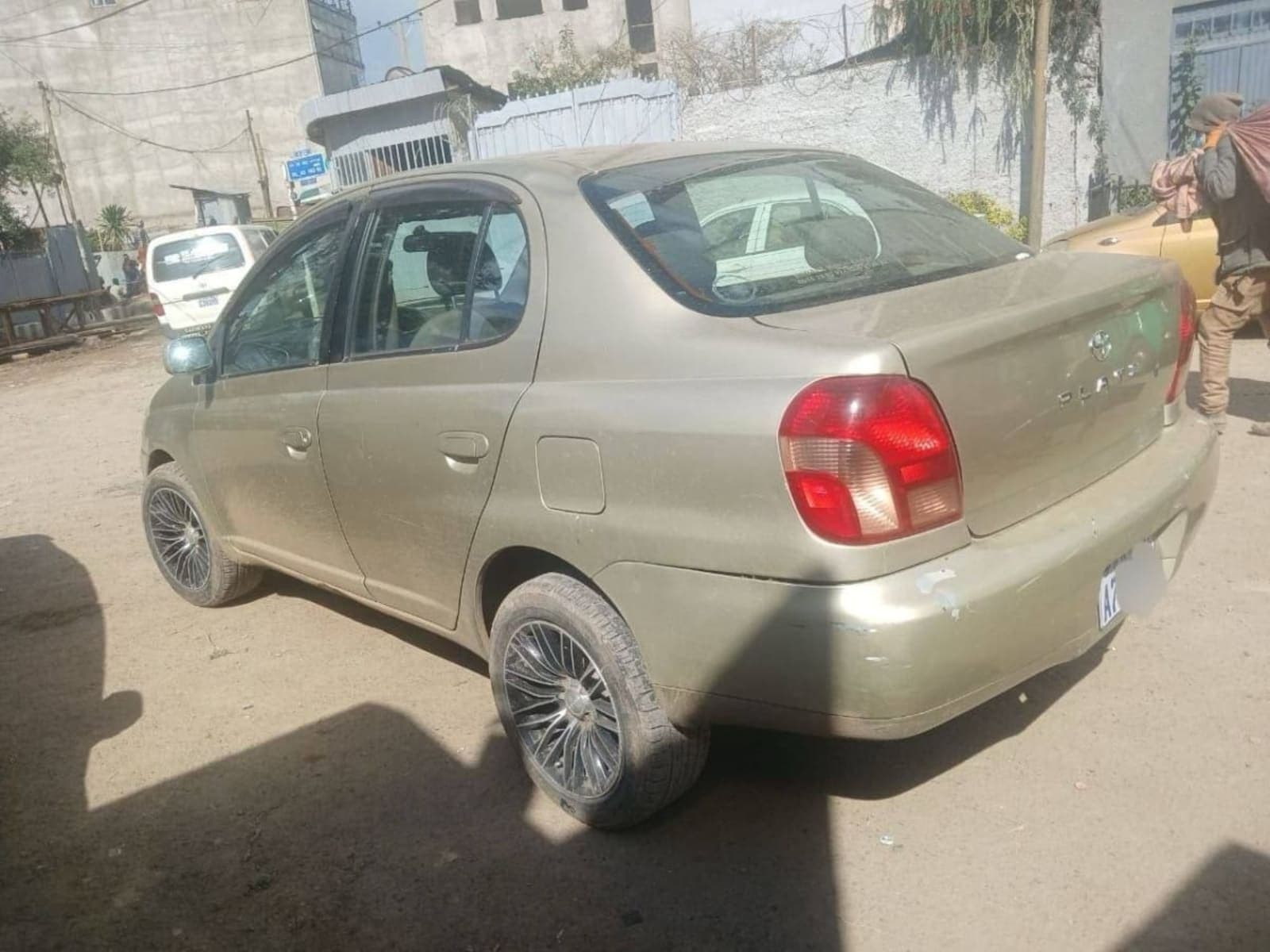 2001 Toyota Platz — photo 2