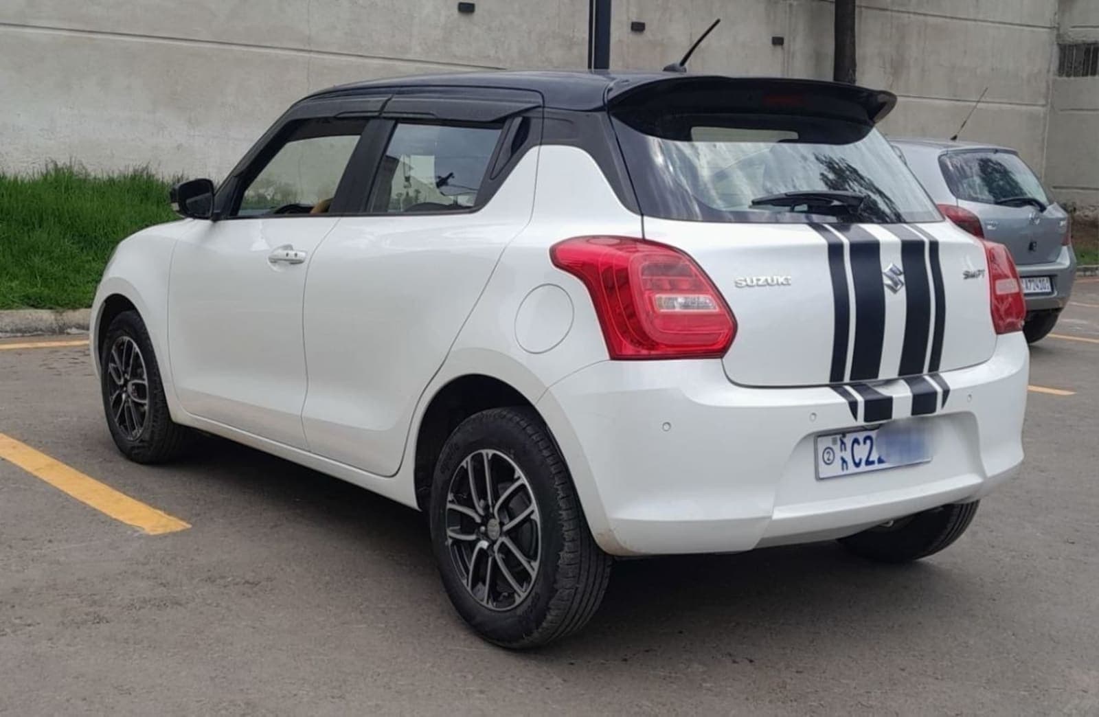2022 Suzuki Swift — photo 2