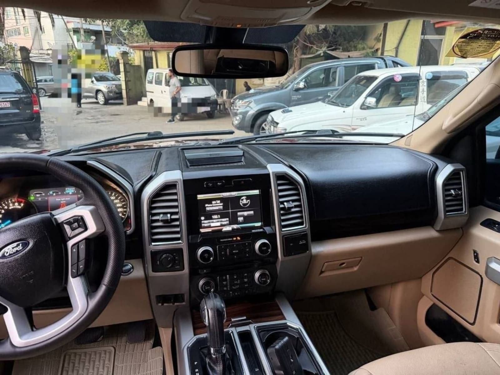 2015 Ford F-150 Lariat — photo 2