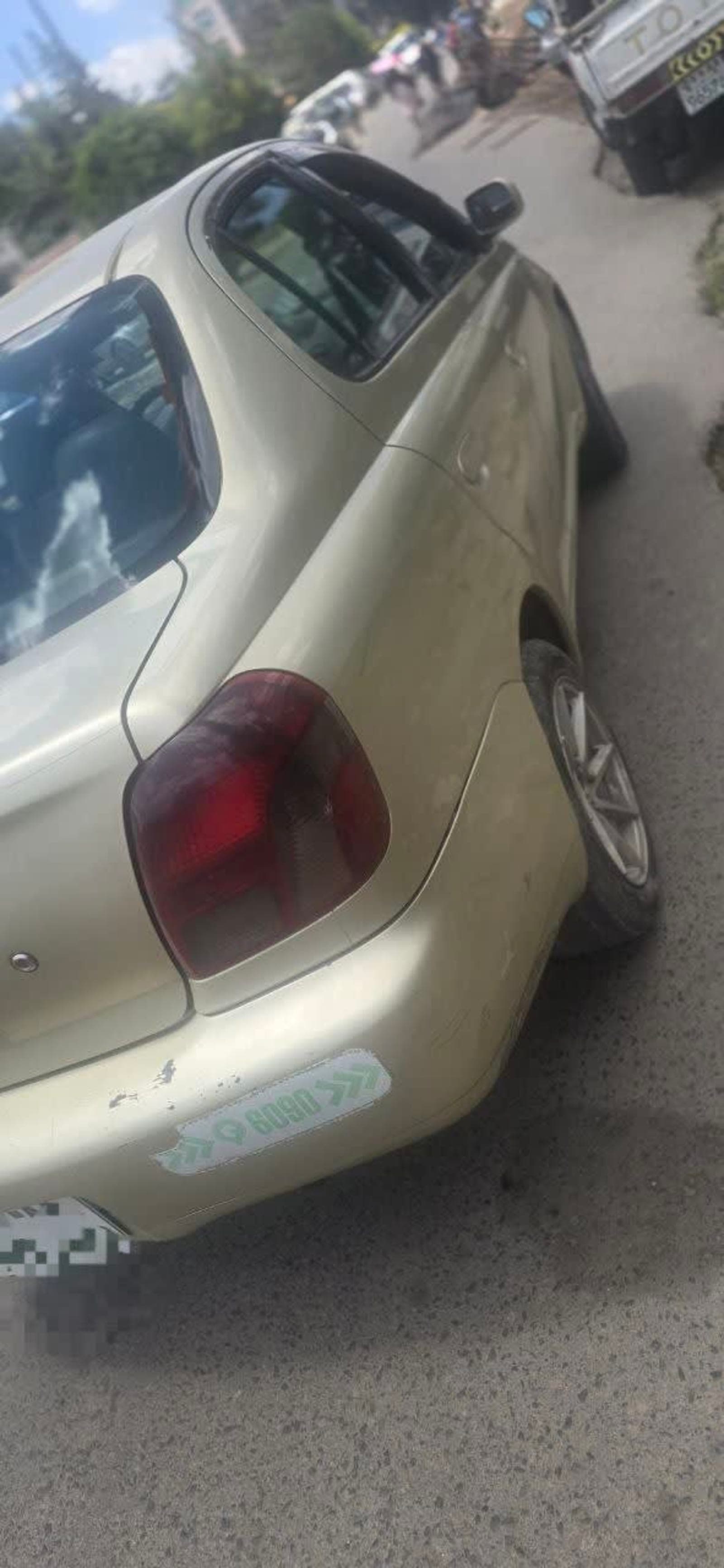 2003 Toyota Platz — photo 2