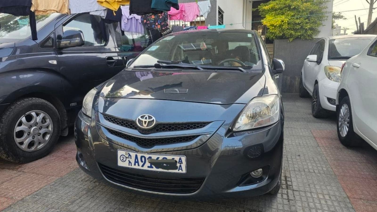 2008 Toyota Yaris Sedan — photo 4