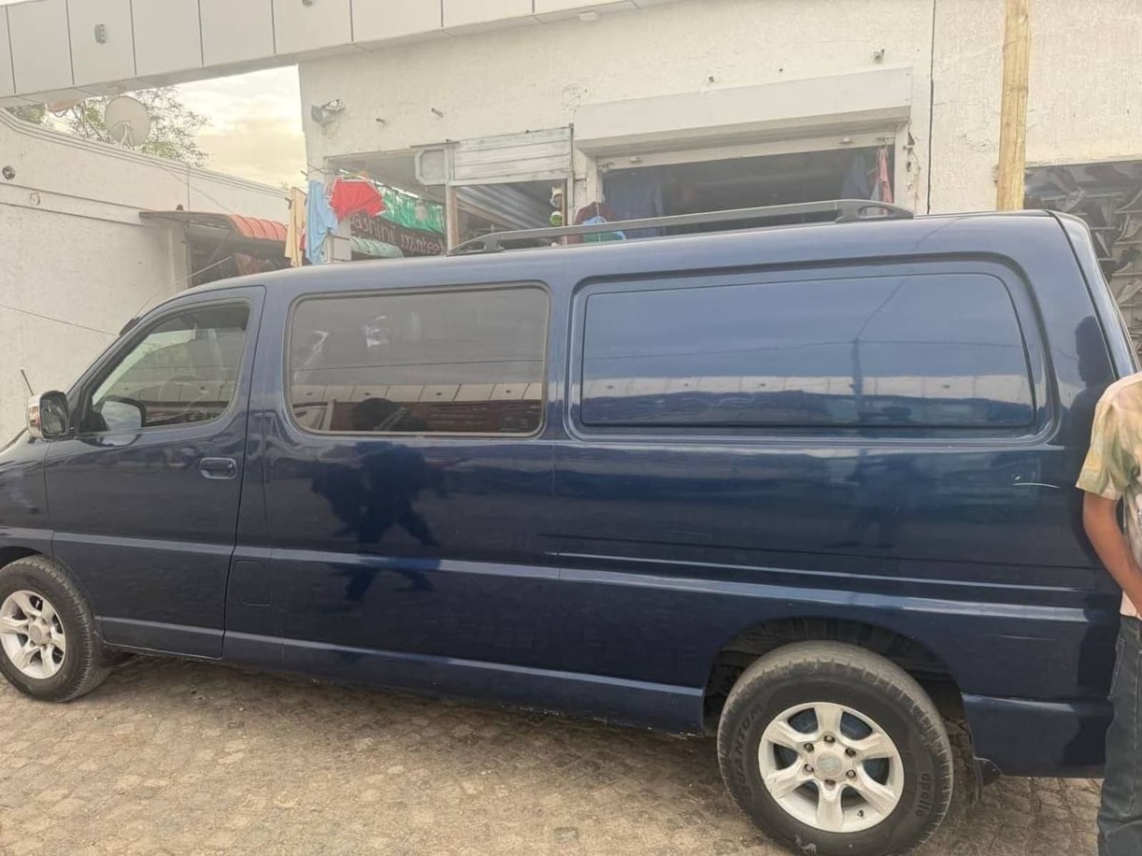 2008 Toyota Dolphin Shark