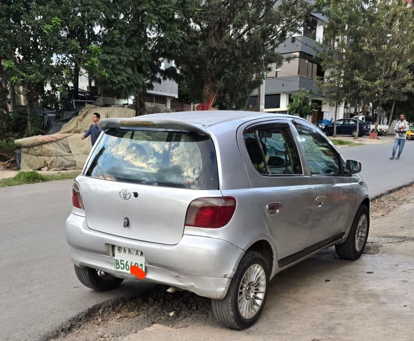 2001 Toyota Vitz — photo 2