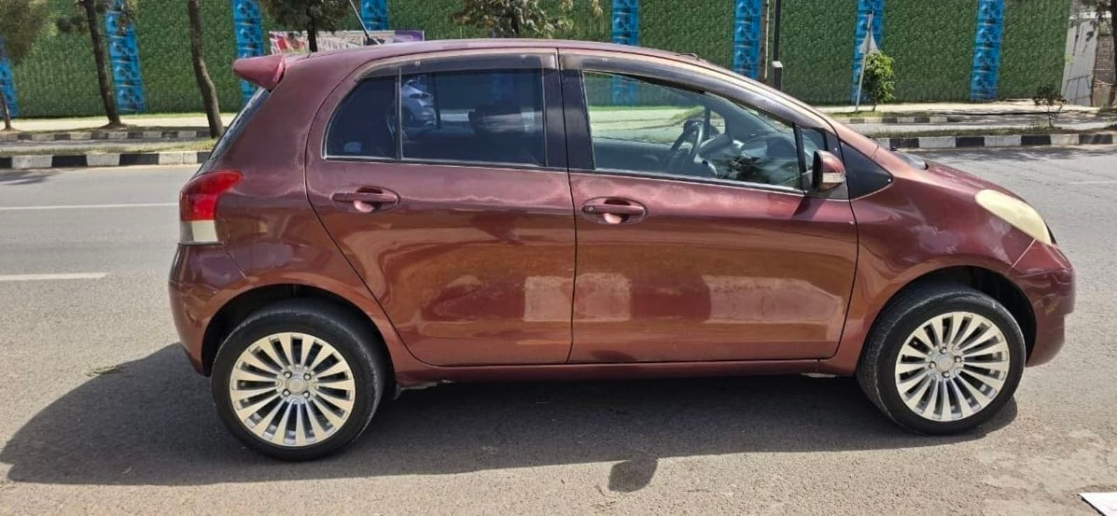 2010 Toyota Yaris Compact — photo 5