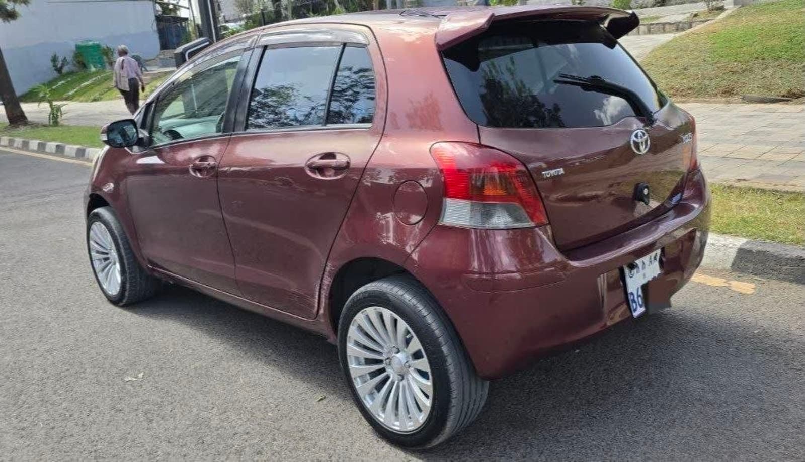 2010 Toyota Yaris Compact — photo 6