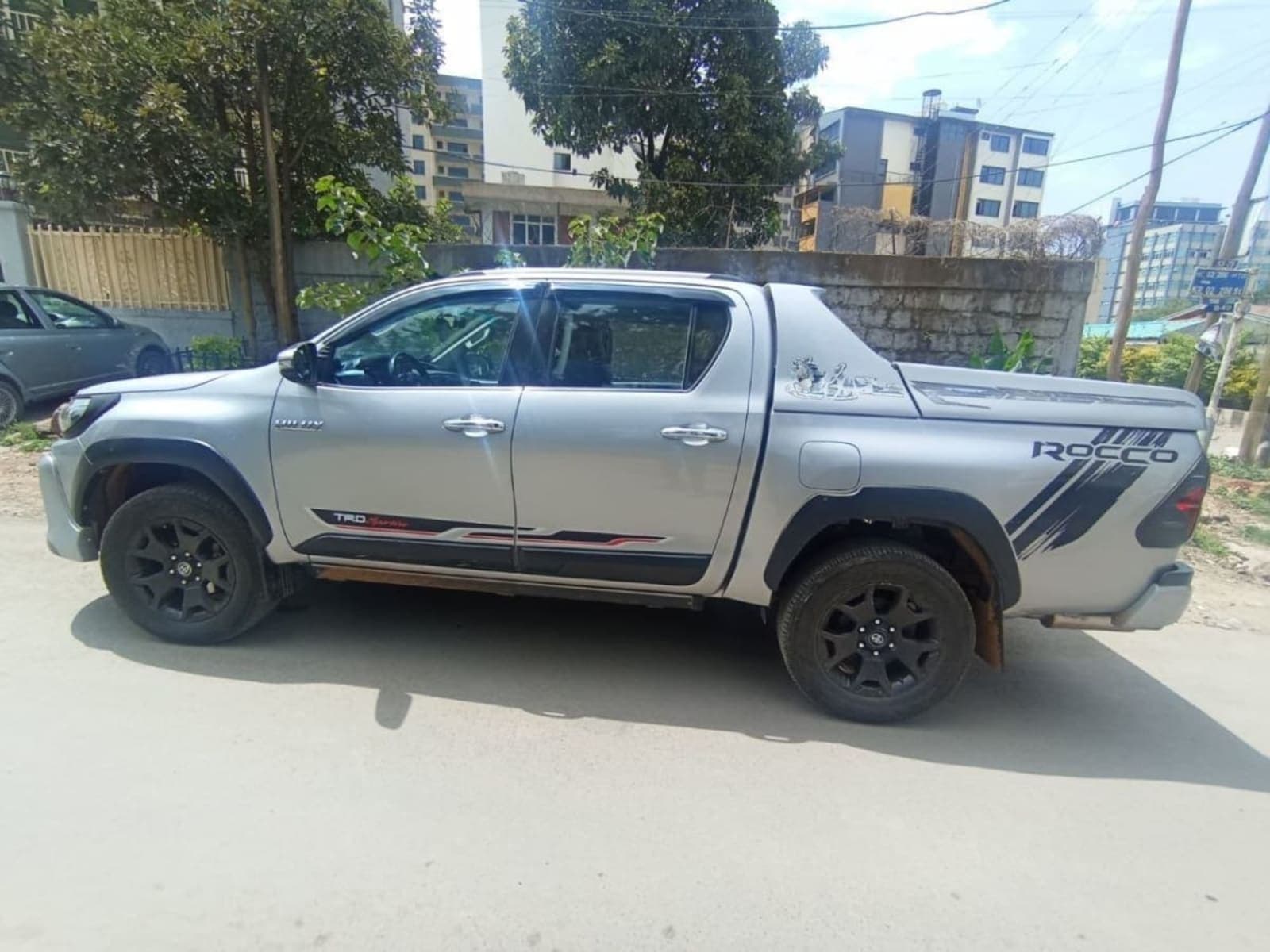 2020 TOYOTA HILUX RiVO double — photo 2