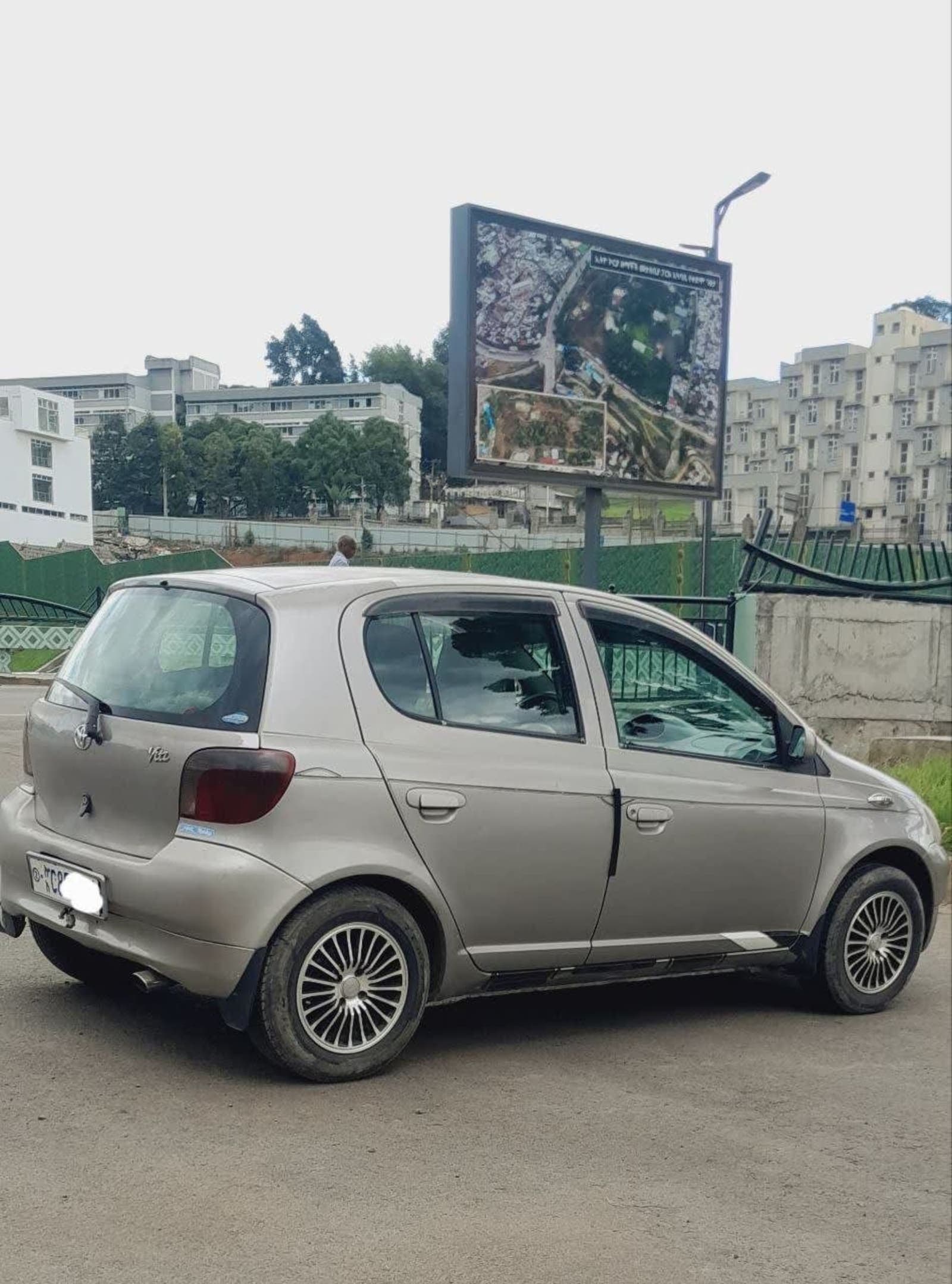 2001 Toyota Vitz — photo 4