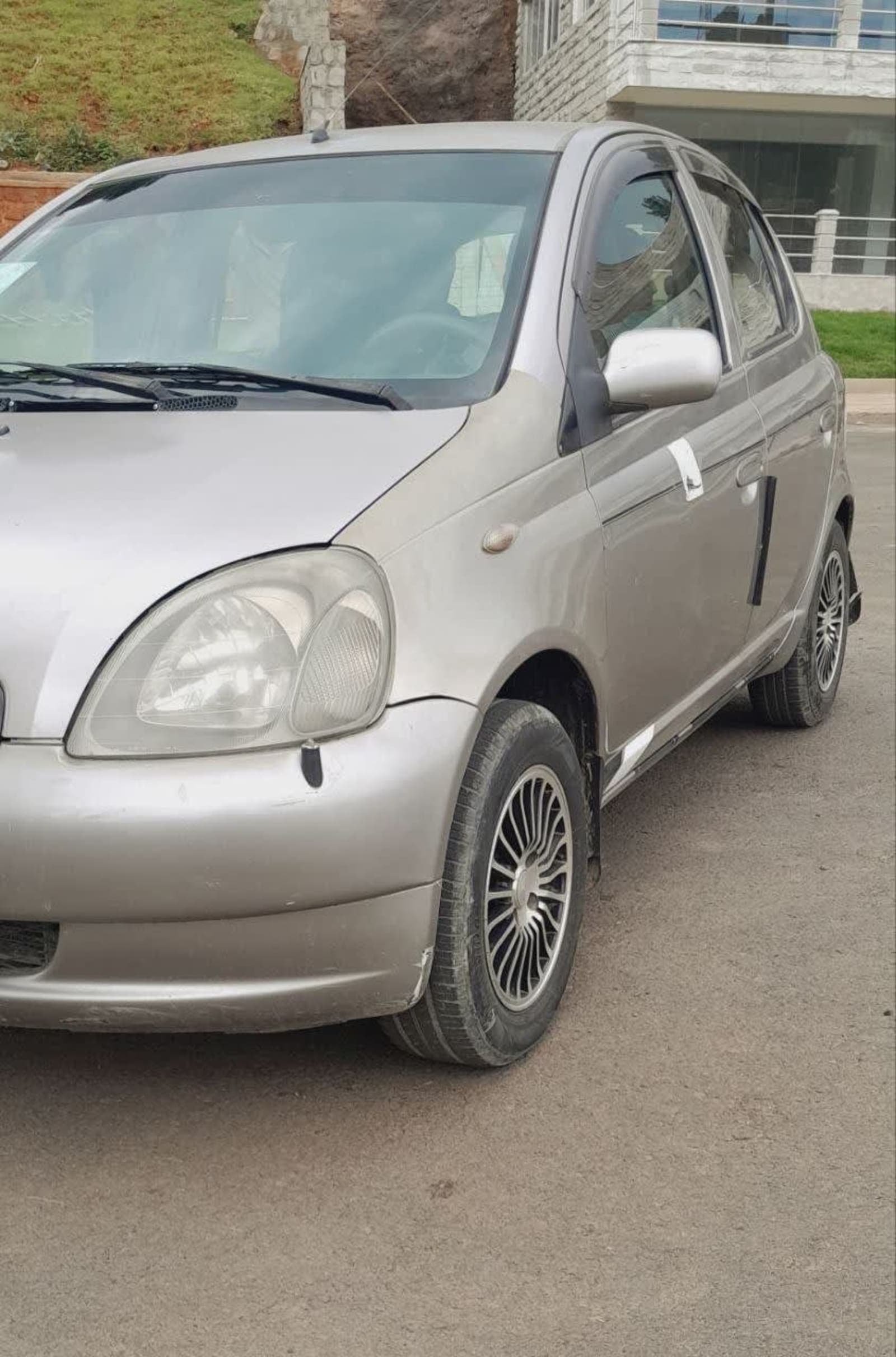 2001 Toyota Vitz — photo 5