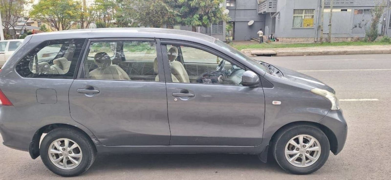 2013 Toyota Avanza โ photo 4