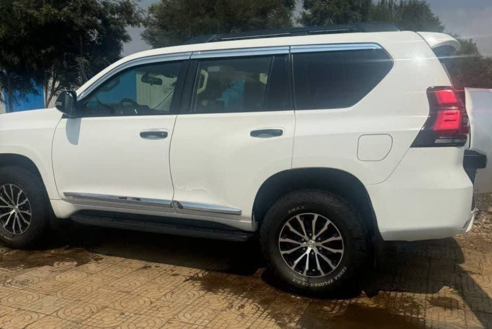 2018 Toyota Land Cruiser Prado — photo 5