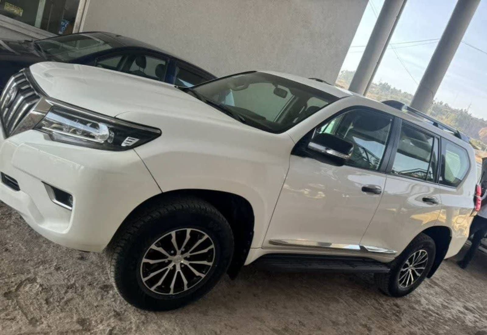 2018 Toyota Land Cruiser Prado — photo 6