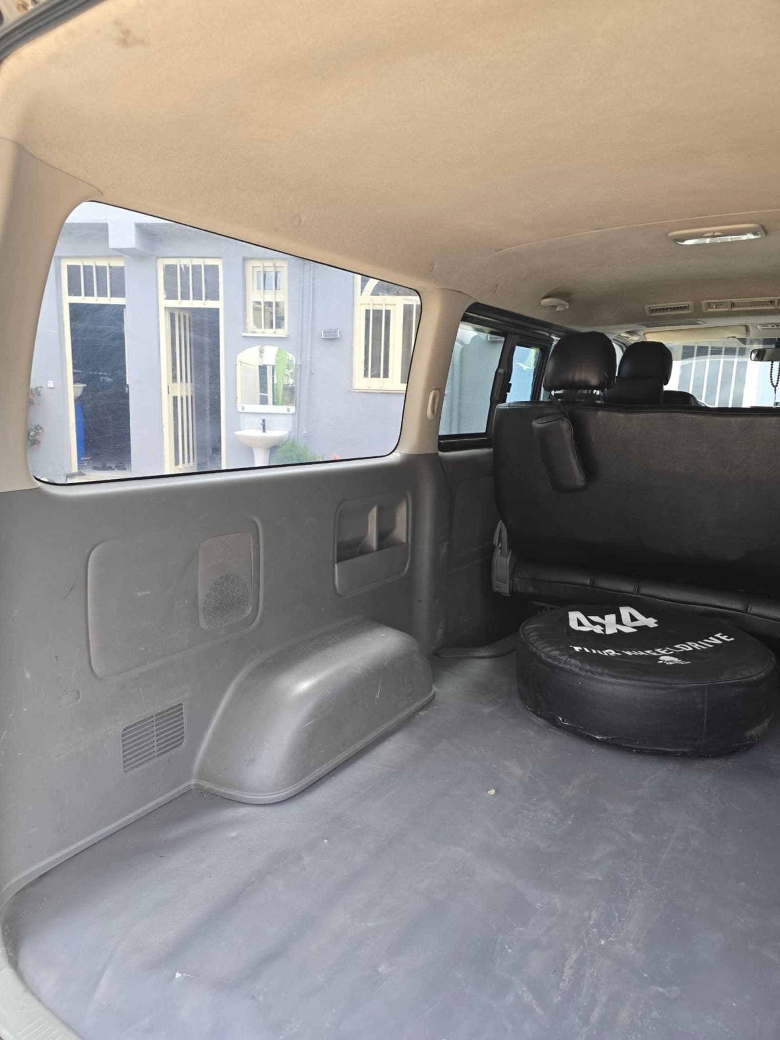 2008 Toyota Hiace — photo 5