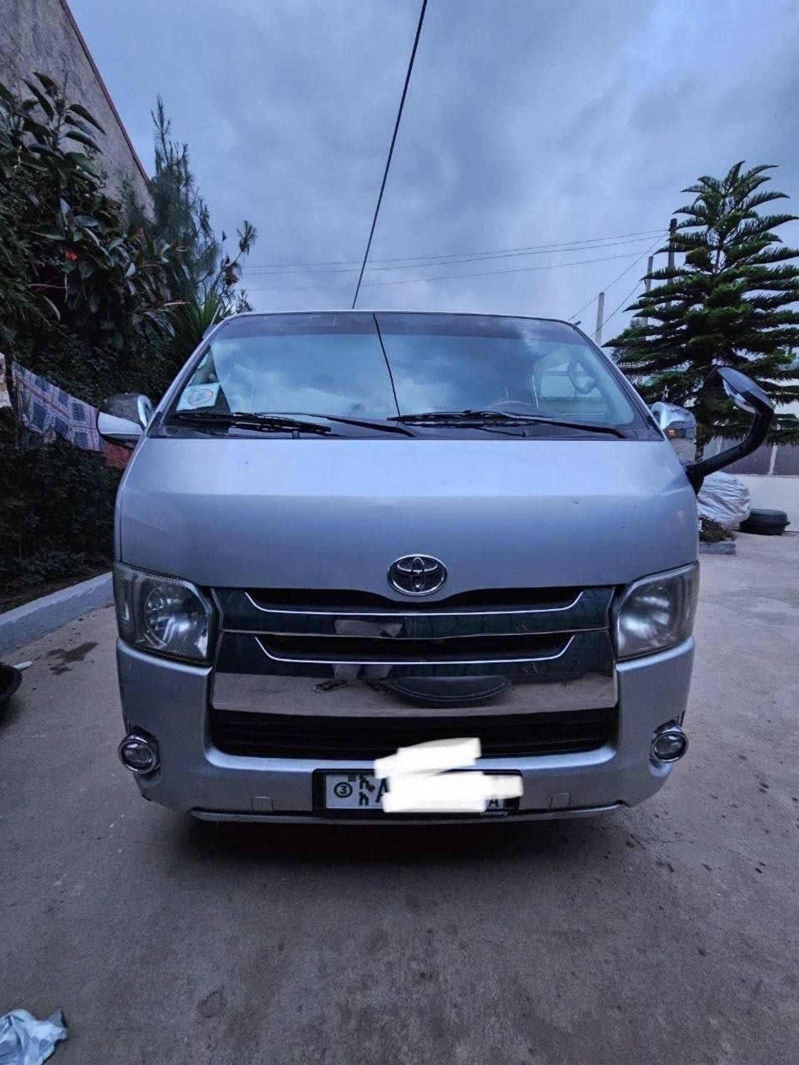 2008 Toyota Hiace — photo 6