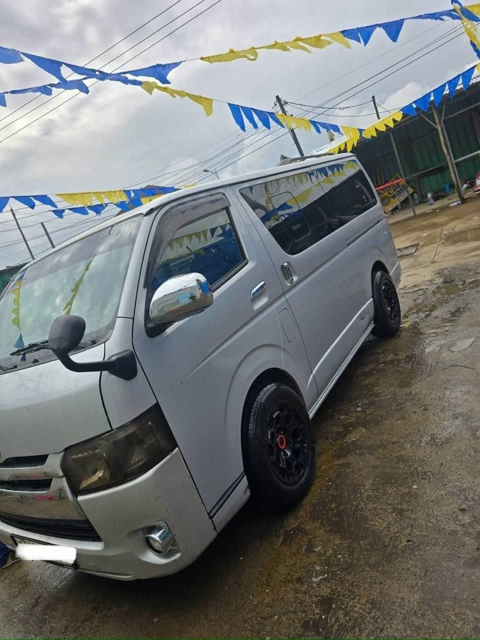 2008 Toyota Hiace — photo 8