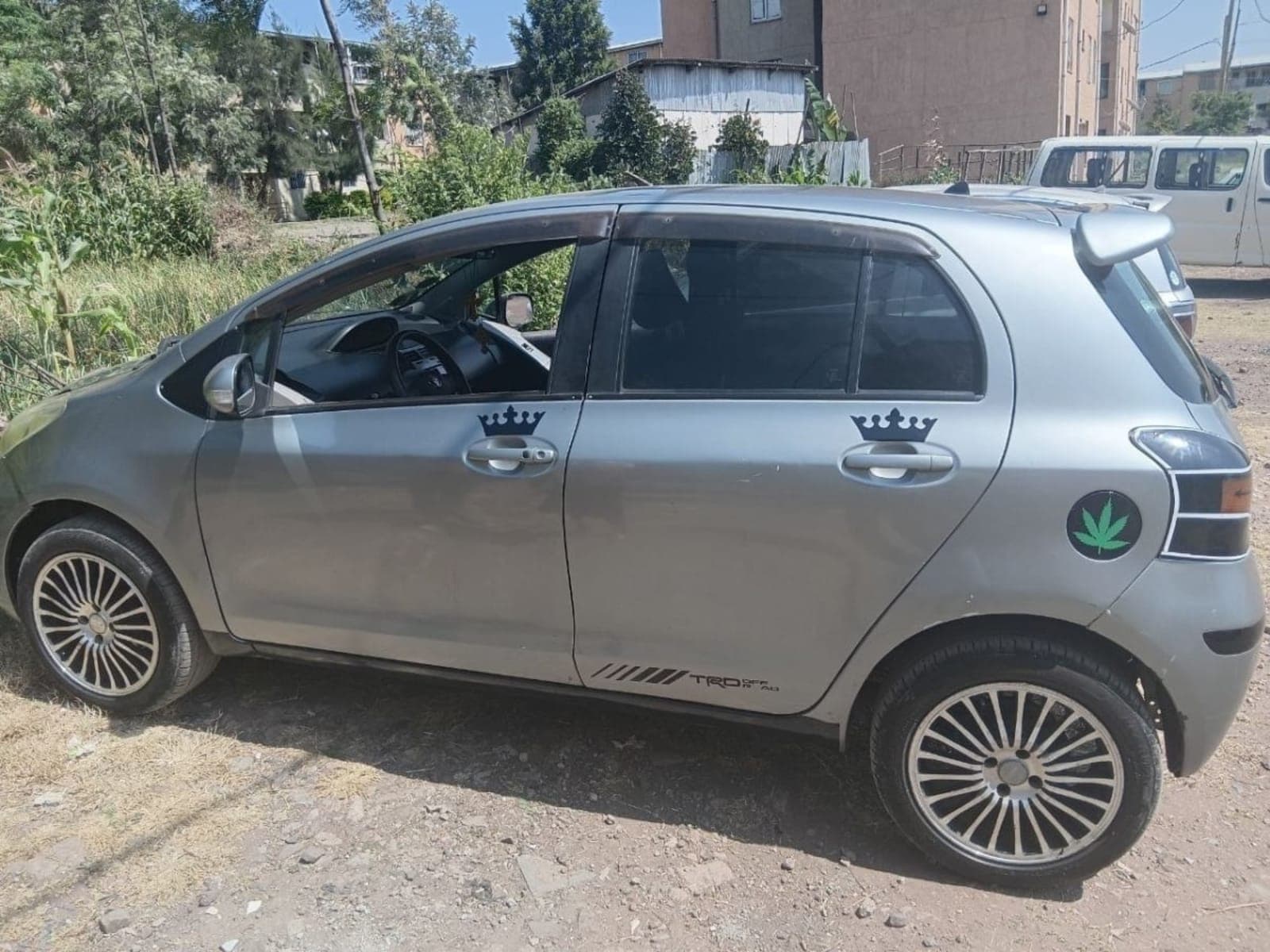 2008 Toyota compact โ photo 2