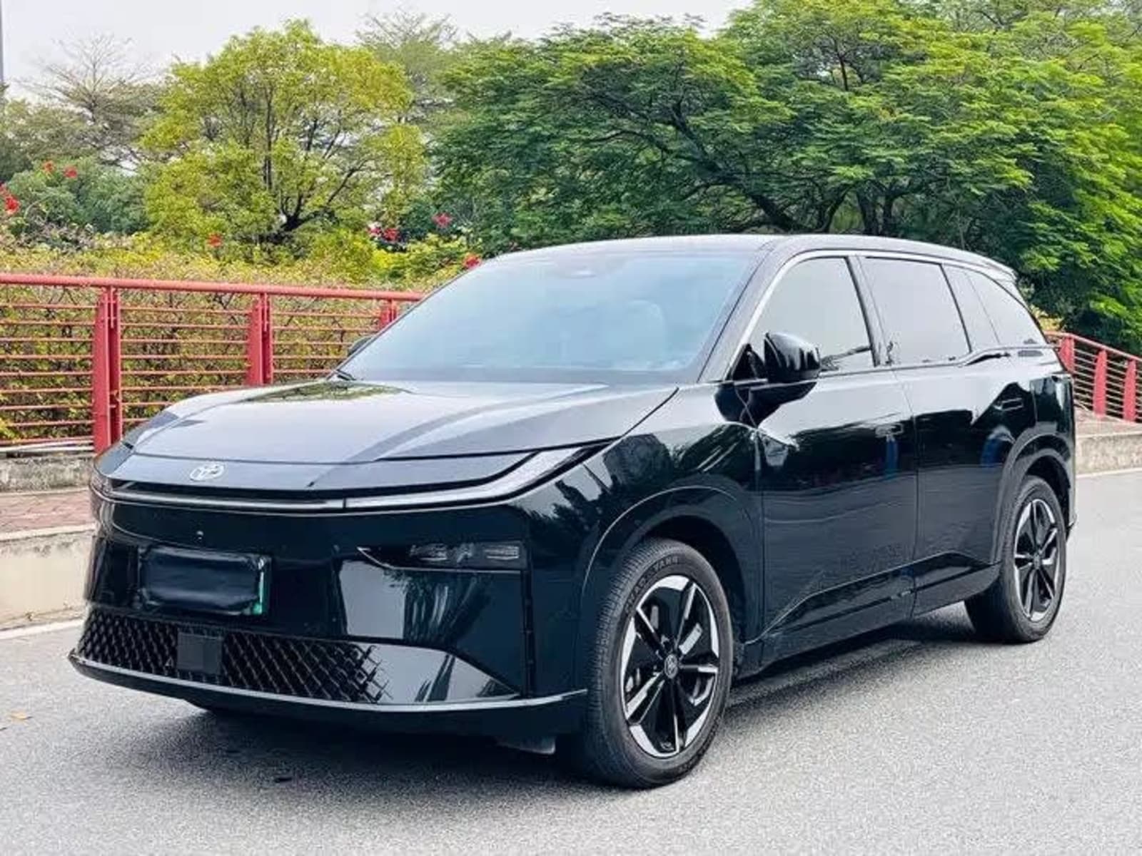Toyota BZ3X — photo 7