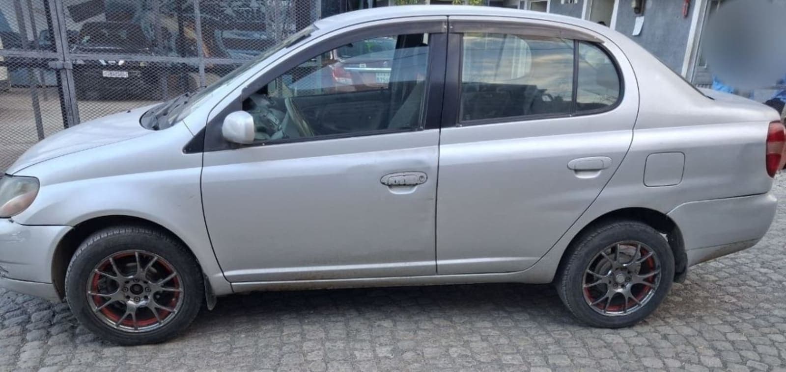 2001 Toyota Platz — photo 6