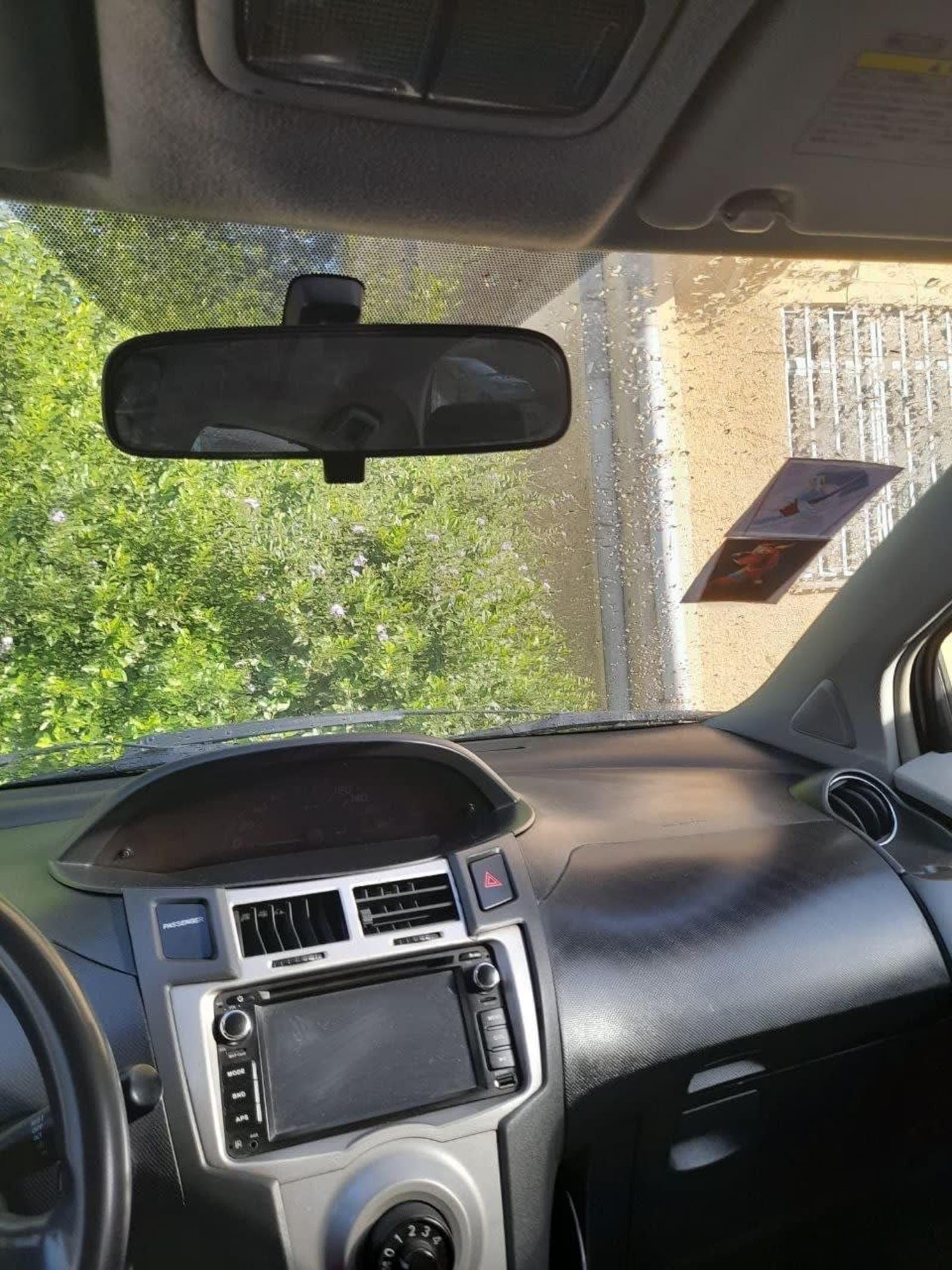 2010 Toyota Compact Yaris — photo 2