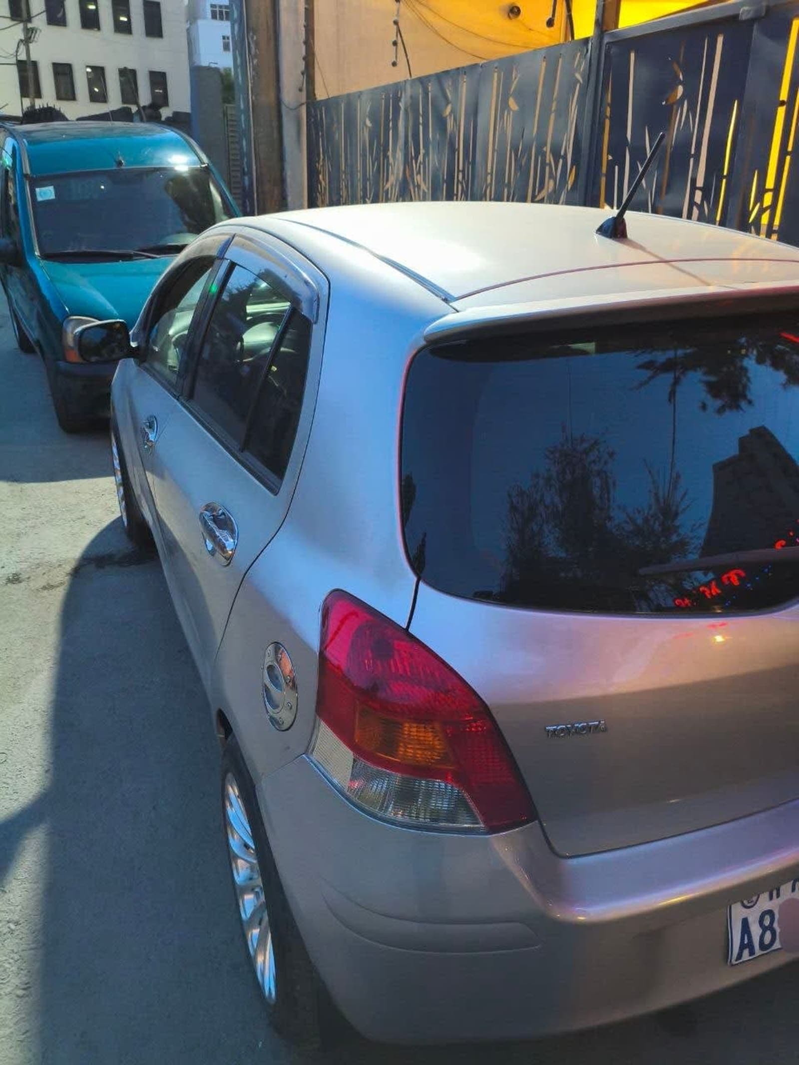 2009 Toyota Compact Yaris — photo 2