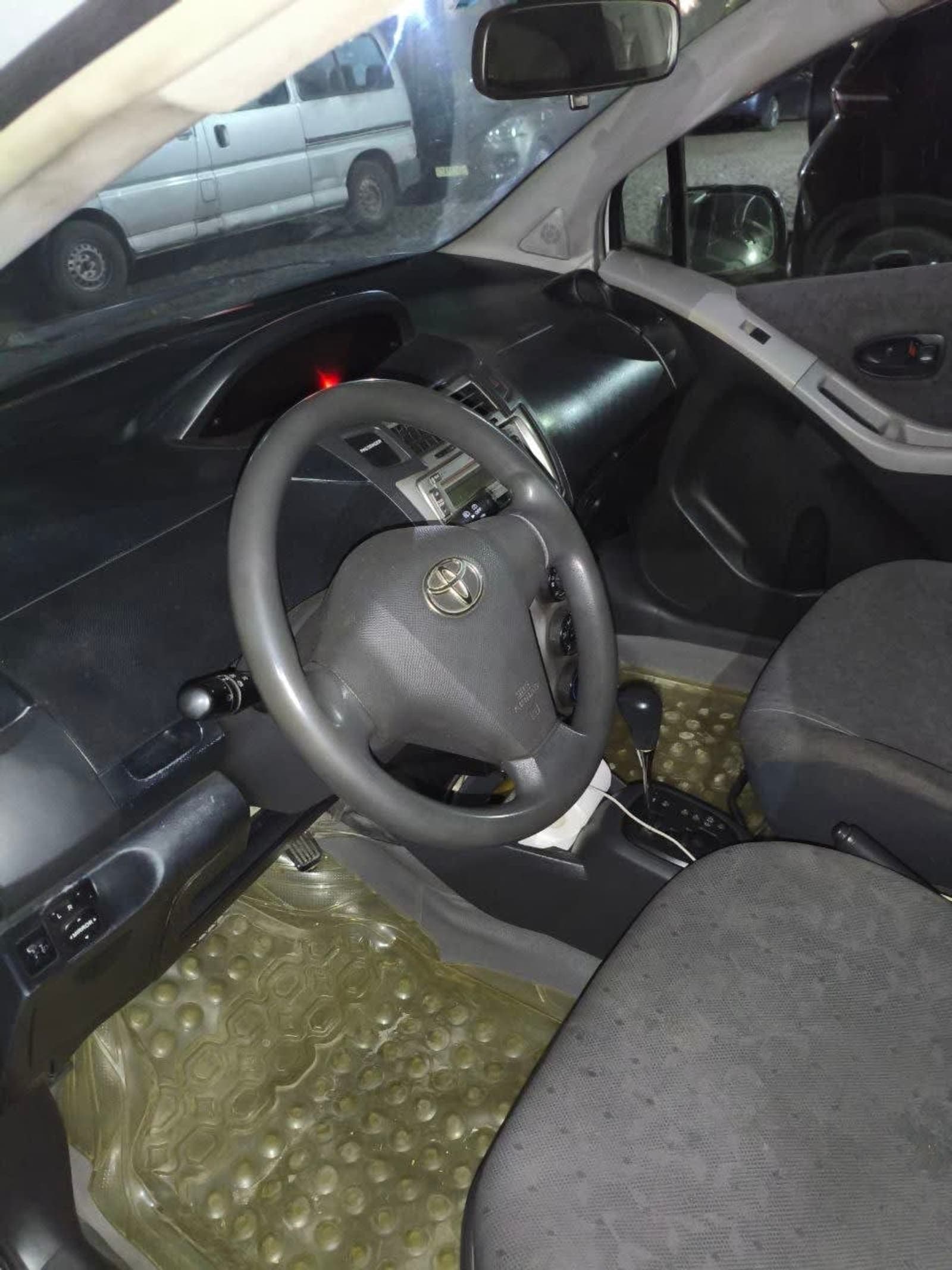 2009 Toyota Compact Yaris — photo 3