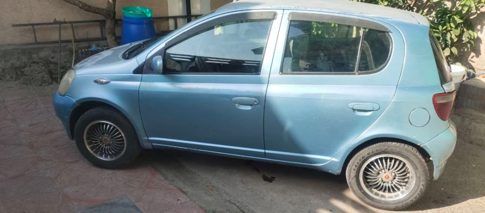 2001 Toyota Vitz — photo 2