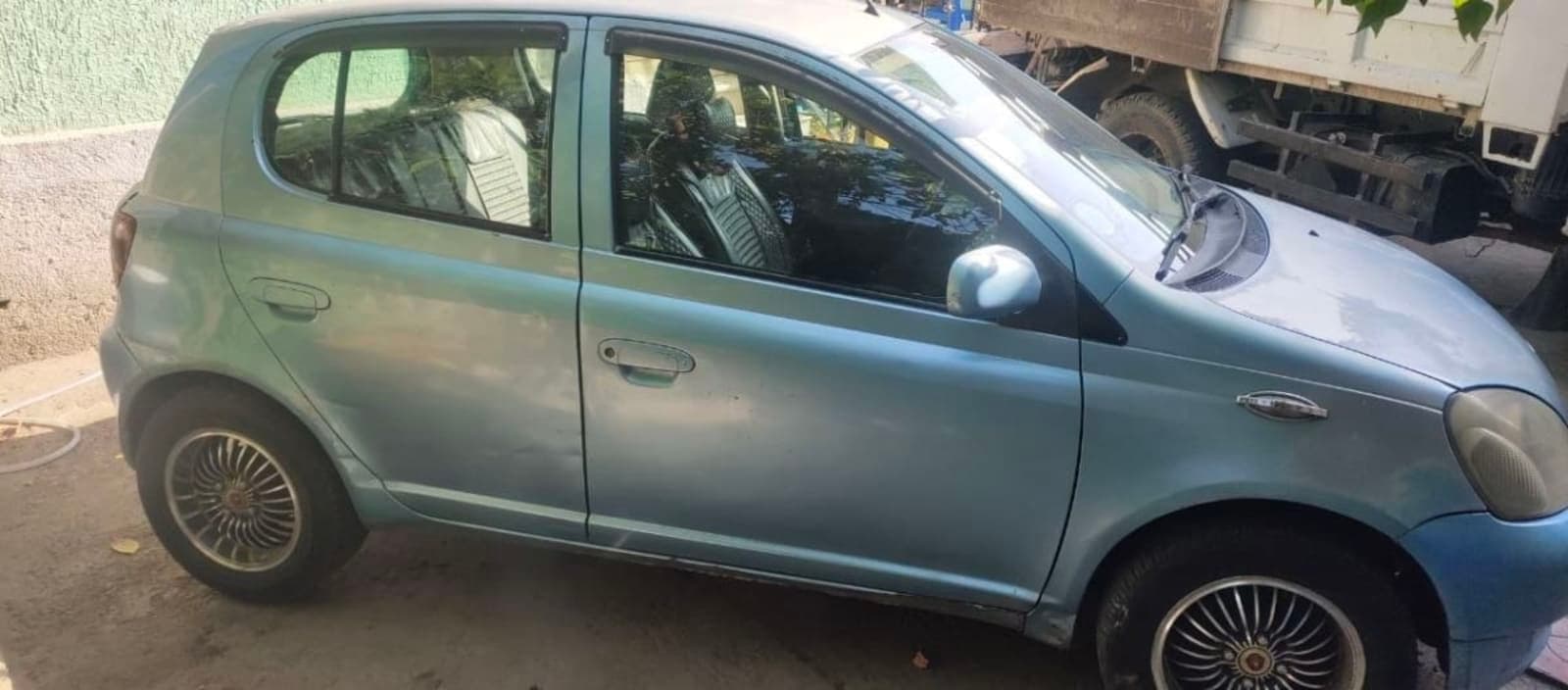 2001 Toyota Vitz — photo 3