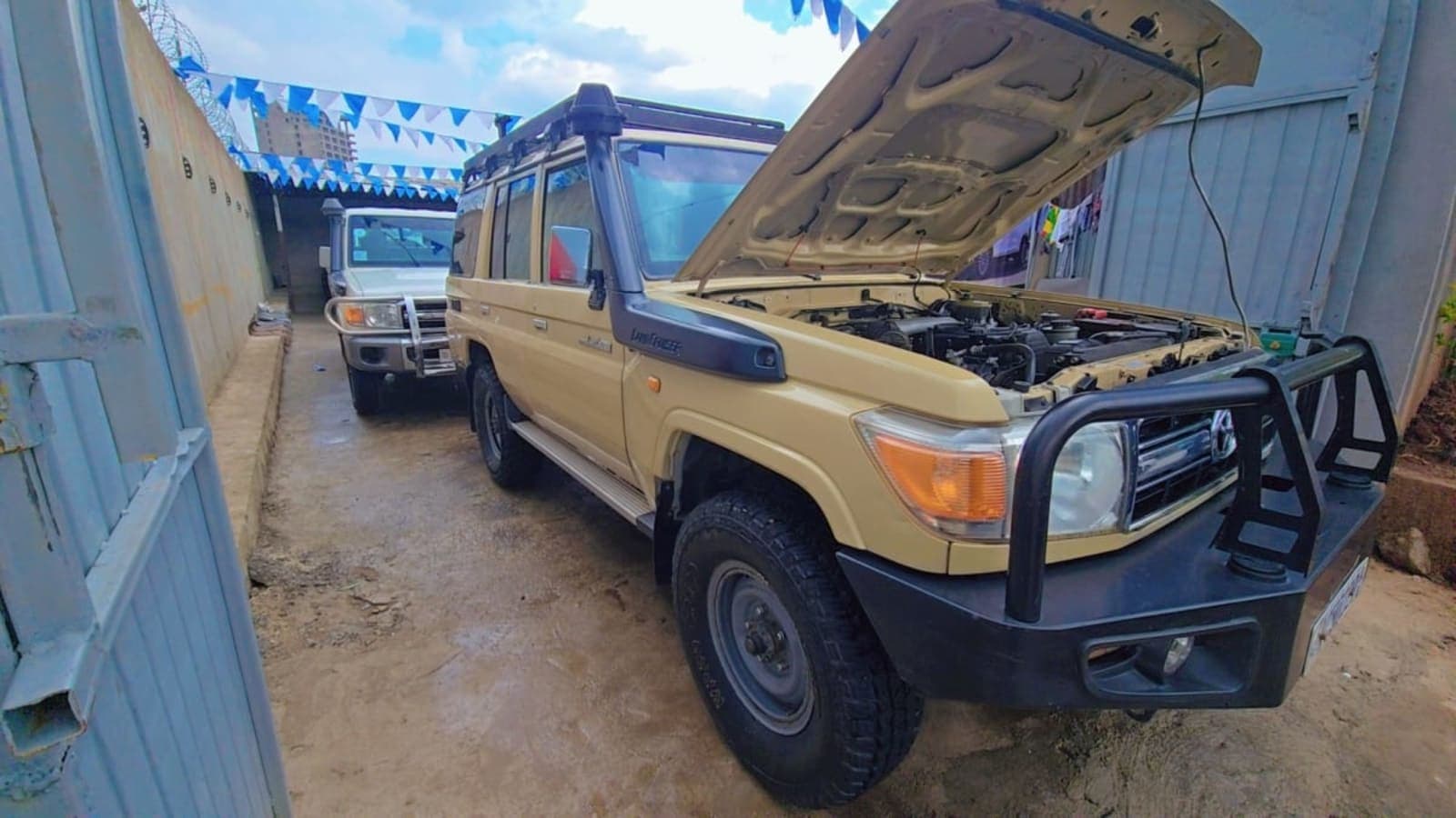 2013 Toyota Land Cruiser Mark ll — photo 2