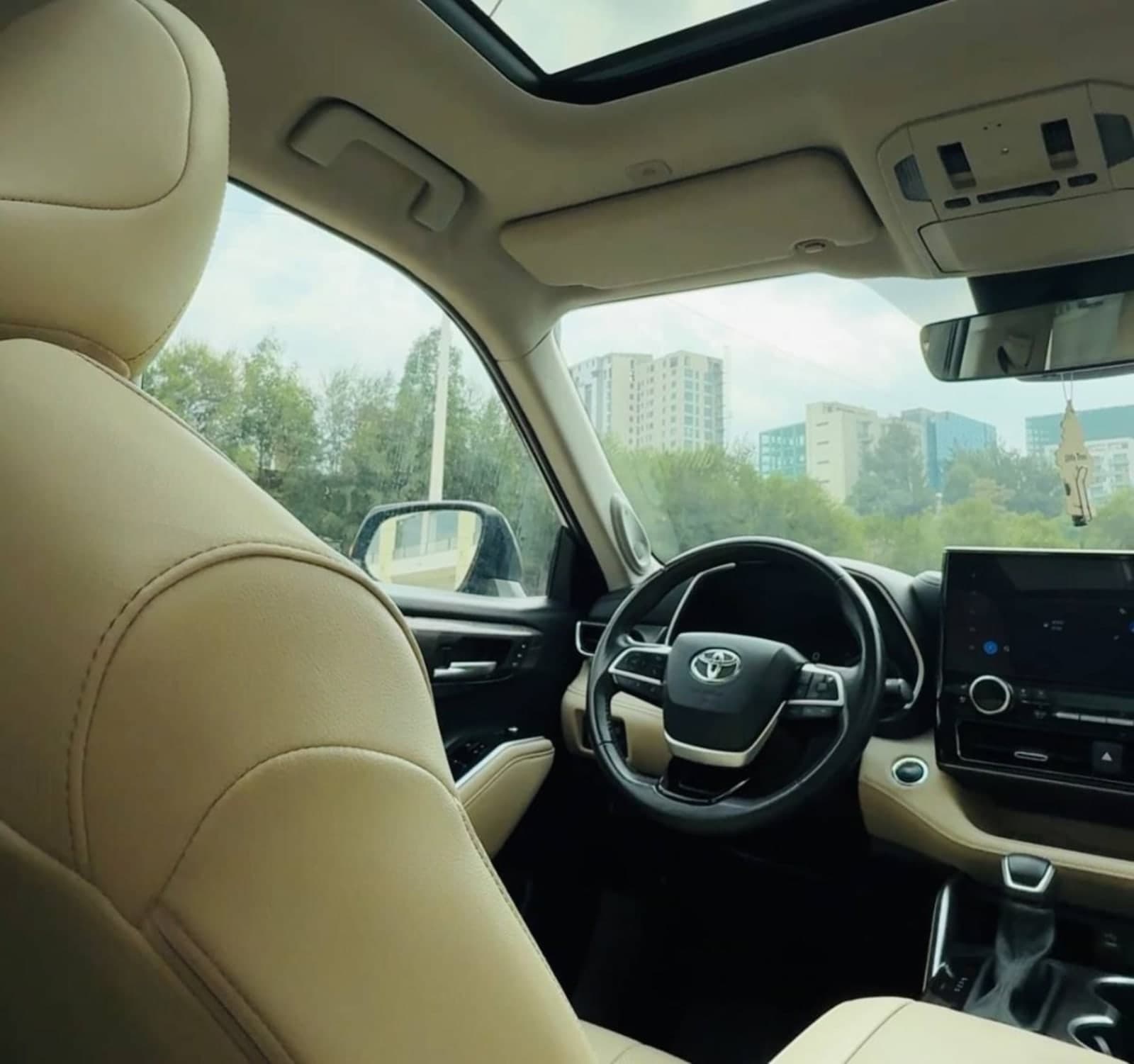 2024 Toyota Highlander — photo 2