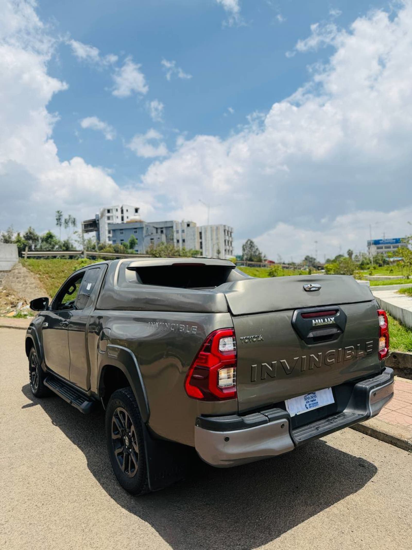 2021 Toyota Hilux Invincible X-Cab — photo 2