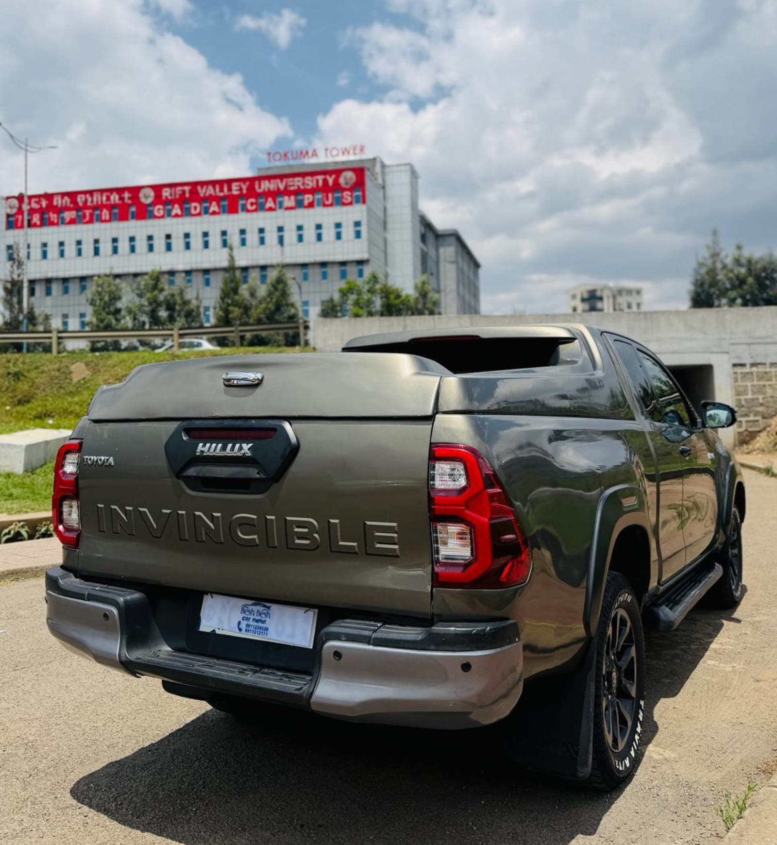 2021 Toyota Hilux Invincible X-Cab — photo 3