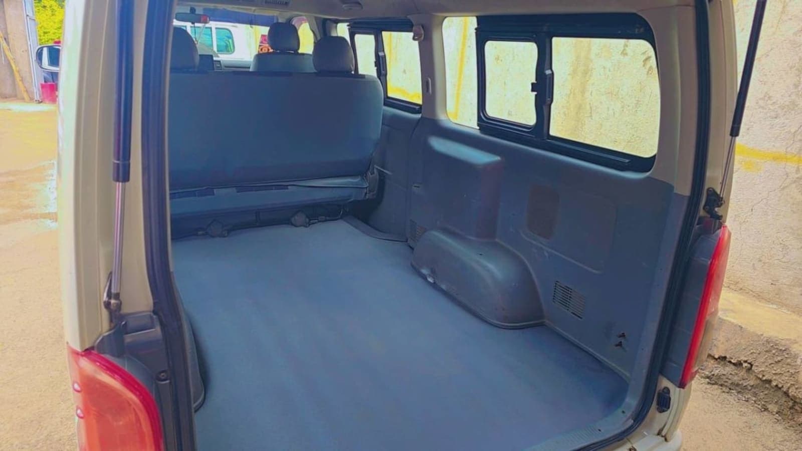 2007 Toyota Hiace Abadulla — photo 5