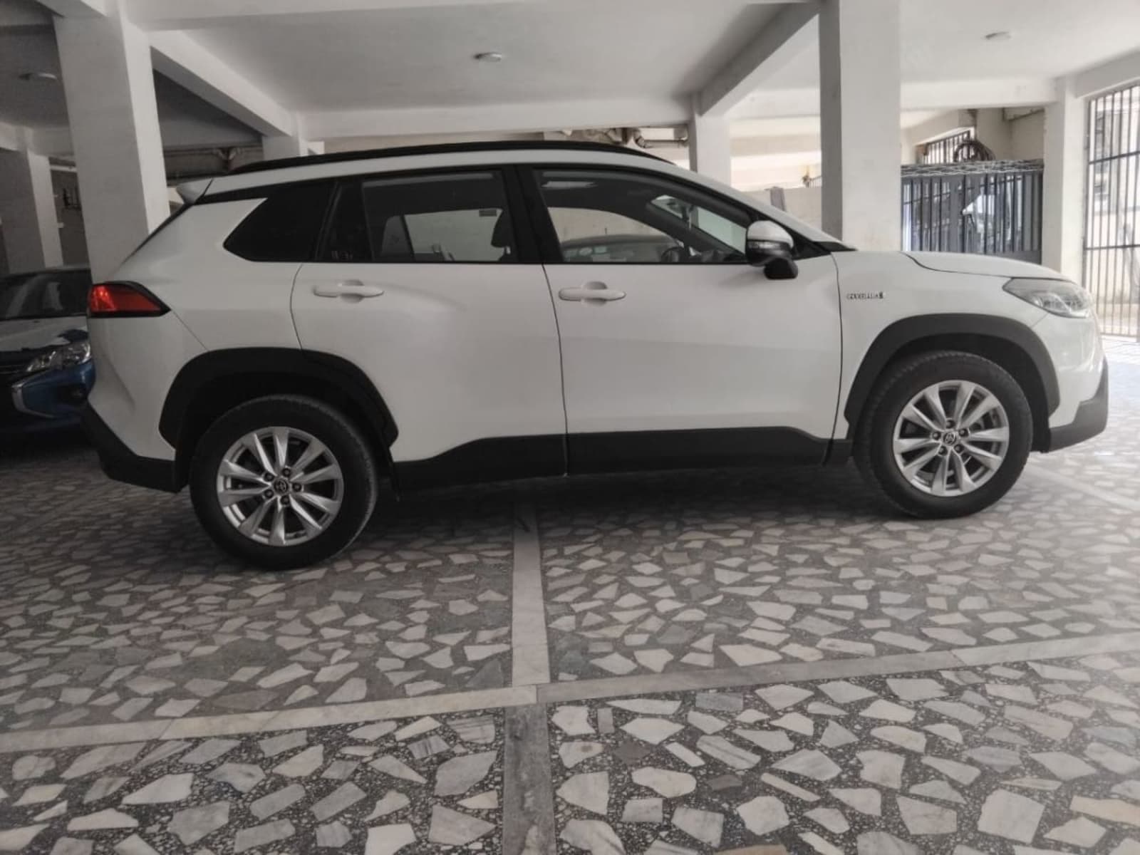 2022 Toyota Corolla Cross Hybrid — photo 5